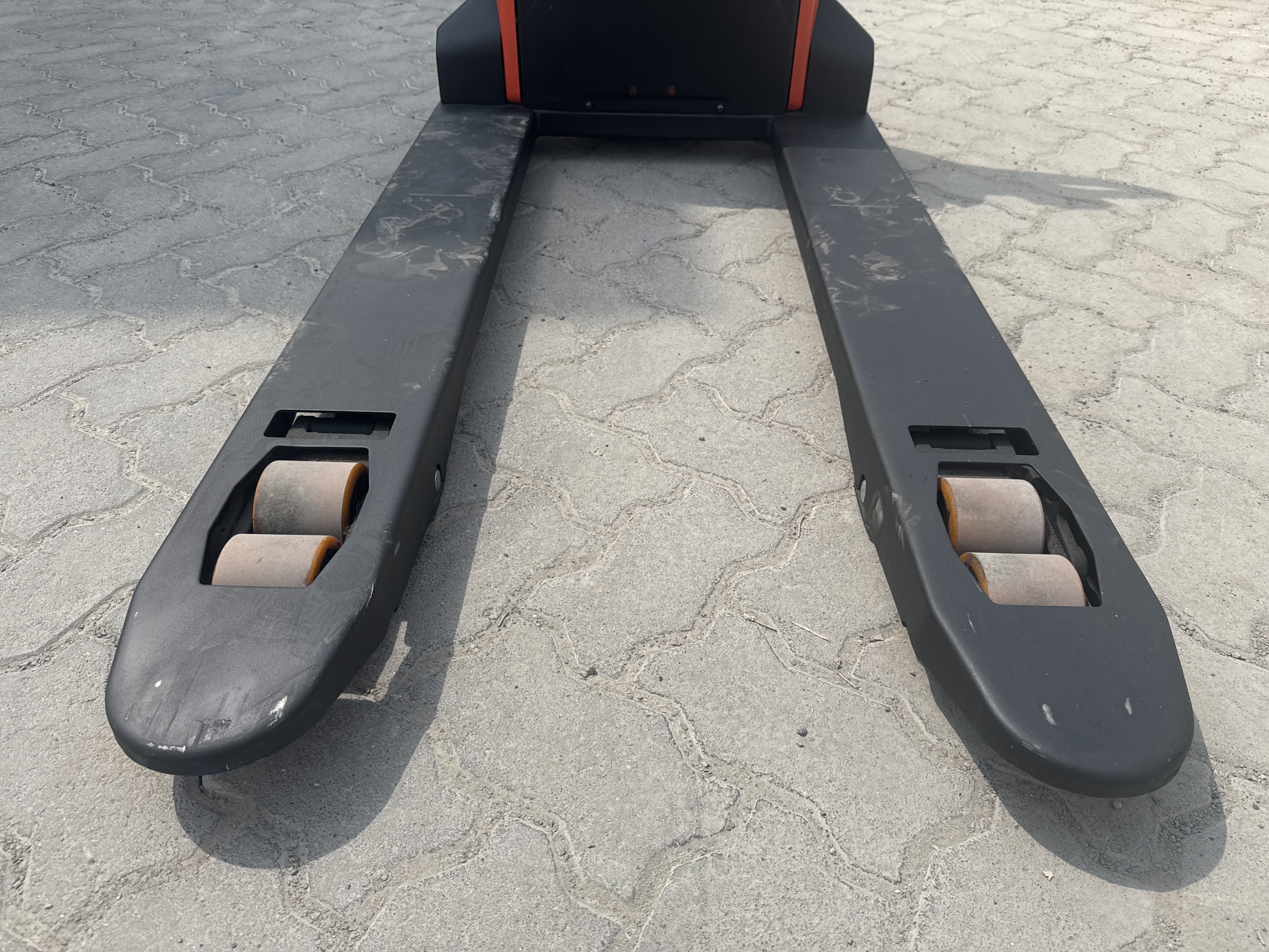 PTM-001-Toyota-Tyro-LHE150-Pallet-trucks-inspection-Chassis-Forks-1