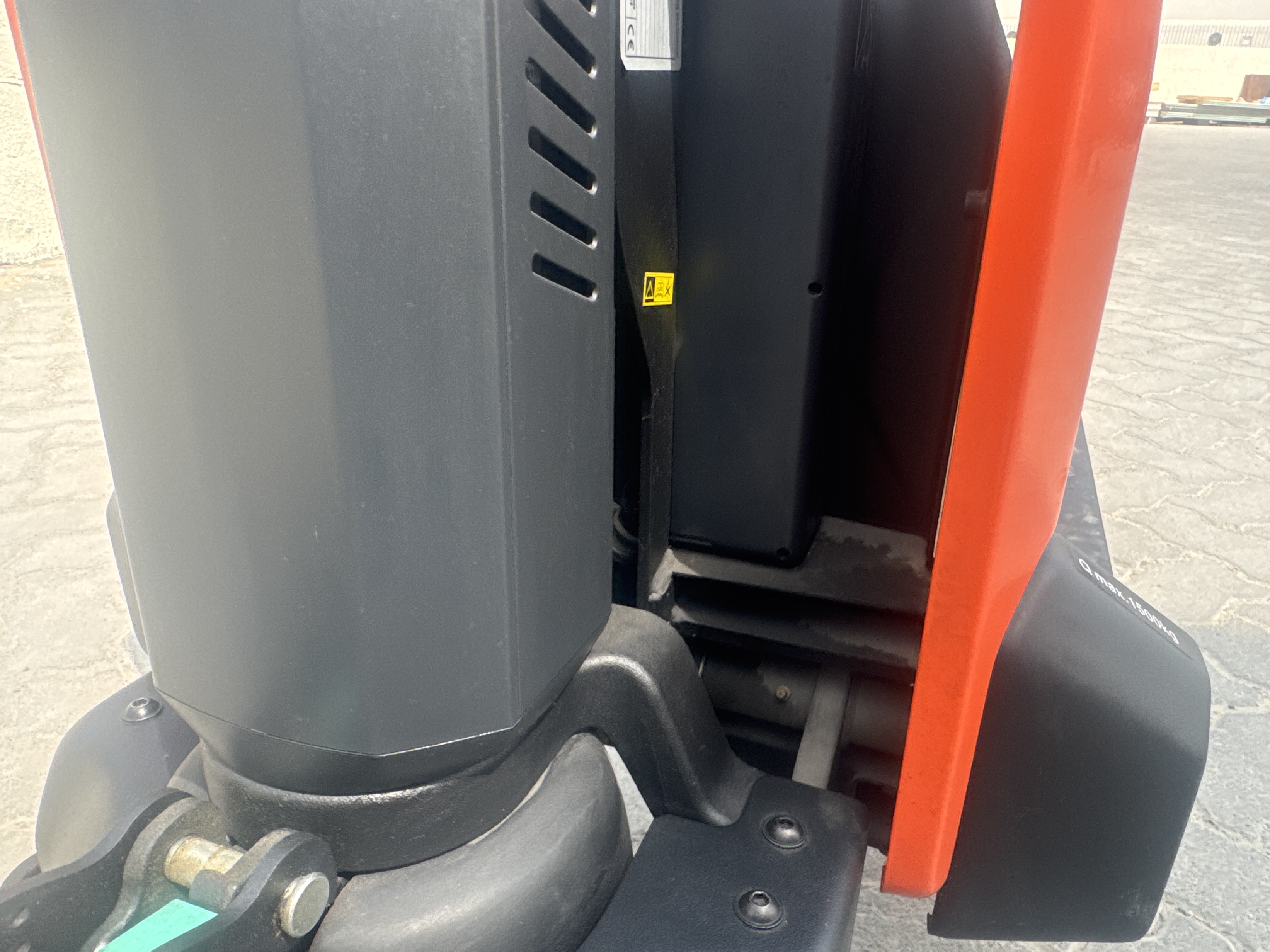 PTM-001-Toyota-Tyro-LHE150-Pallet-trucks-inspection-Chassis-Carriage-1