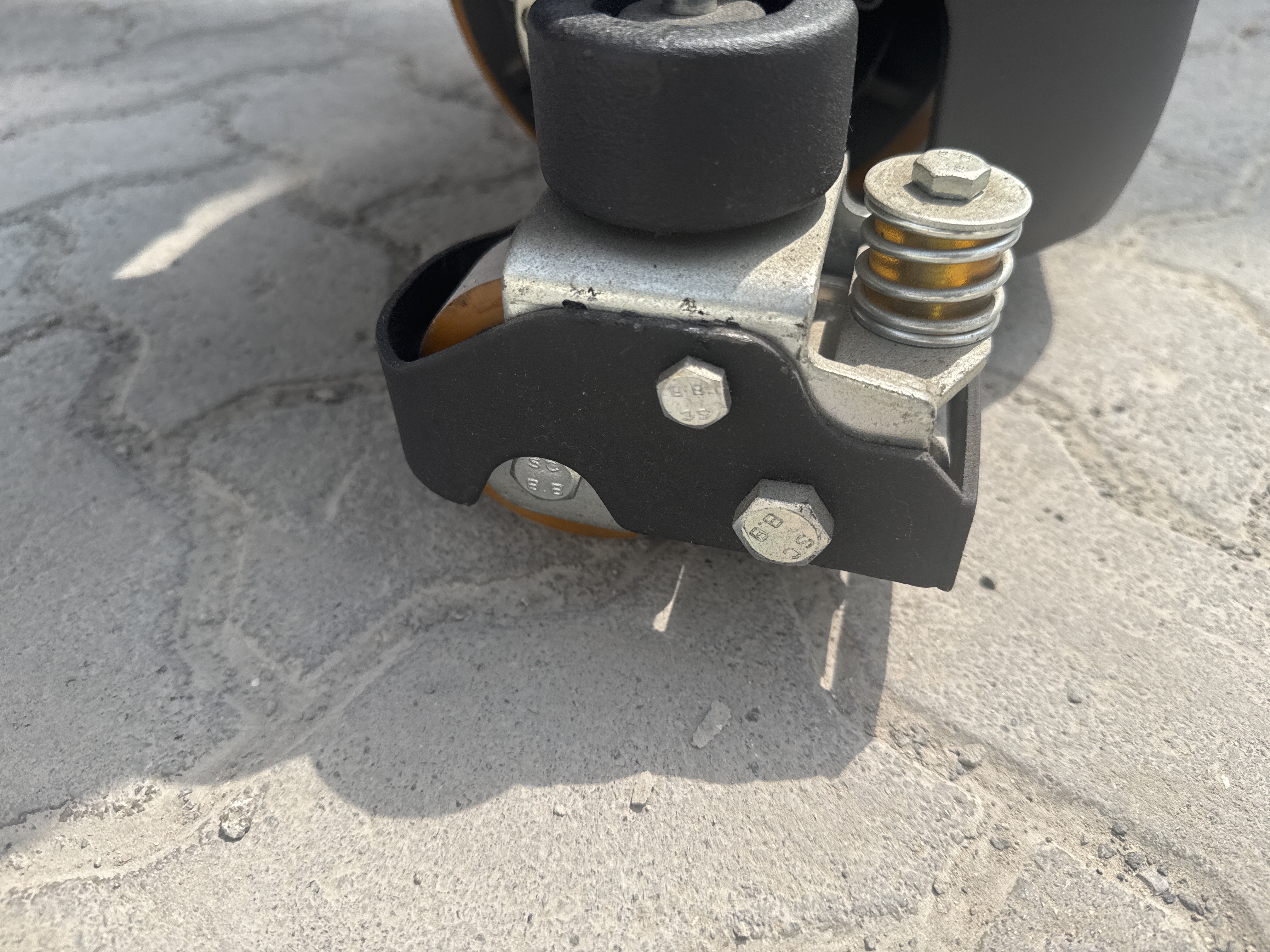 PTM-001-Toyota-Tyro-LHE150-Pallet-trucks-inspection-Chassis-Tires-condition-1