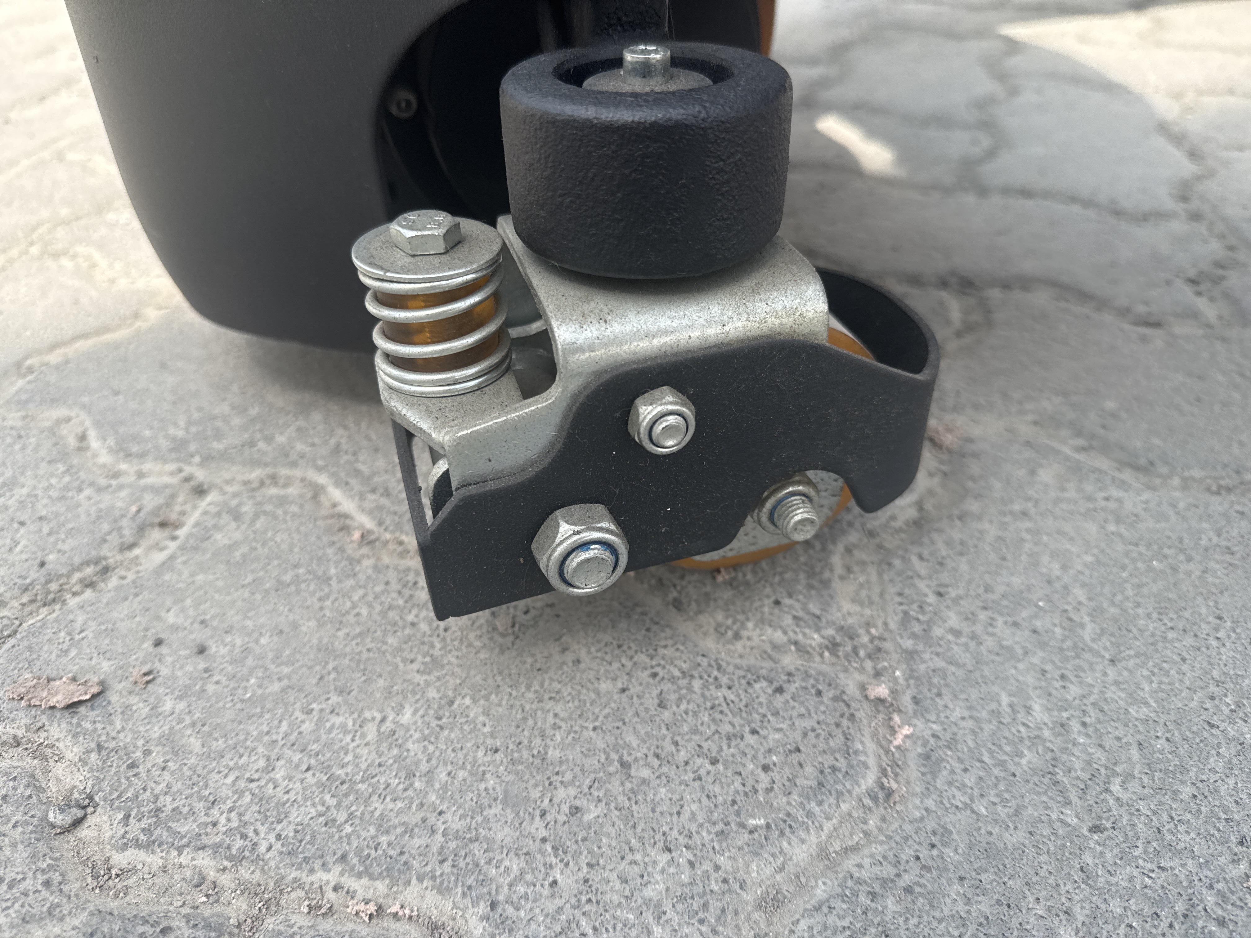 PTM-001-Toyota-Tyro-LHE150-Pallet-trucks-inspection-Chassis-Tires-condition-1