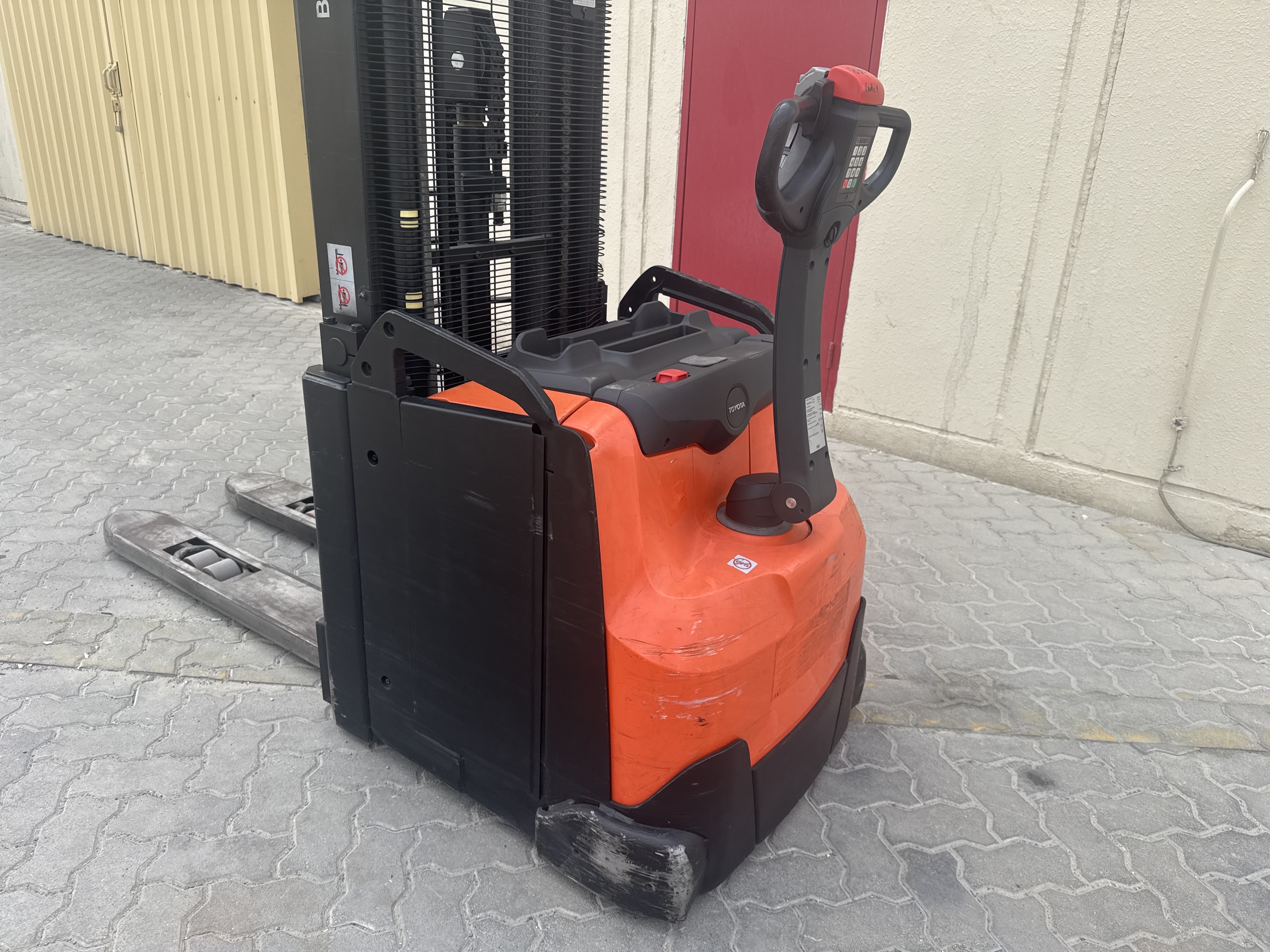 PSM-005-تويوتا-Staxio-SWE160L-رافعات-باليت-فحص-الهيكل-الصبغ-1