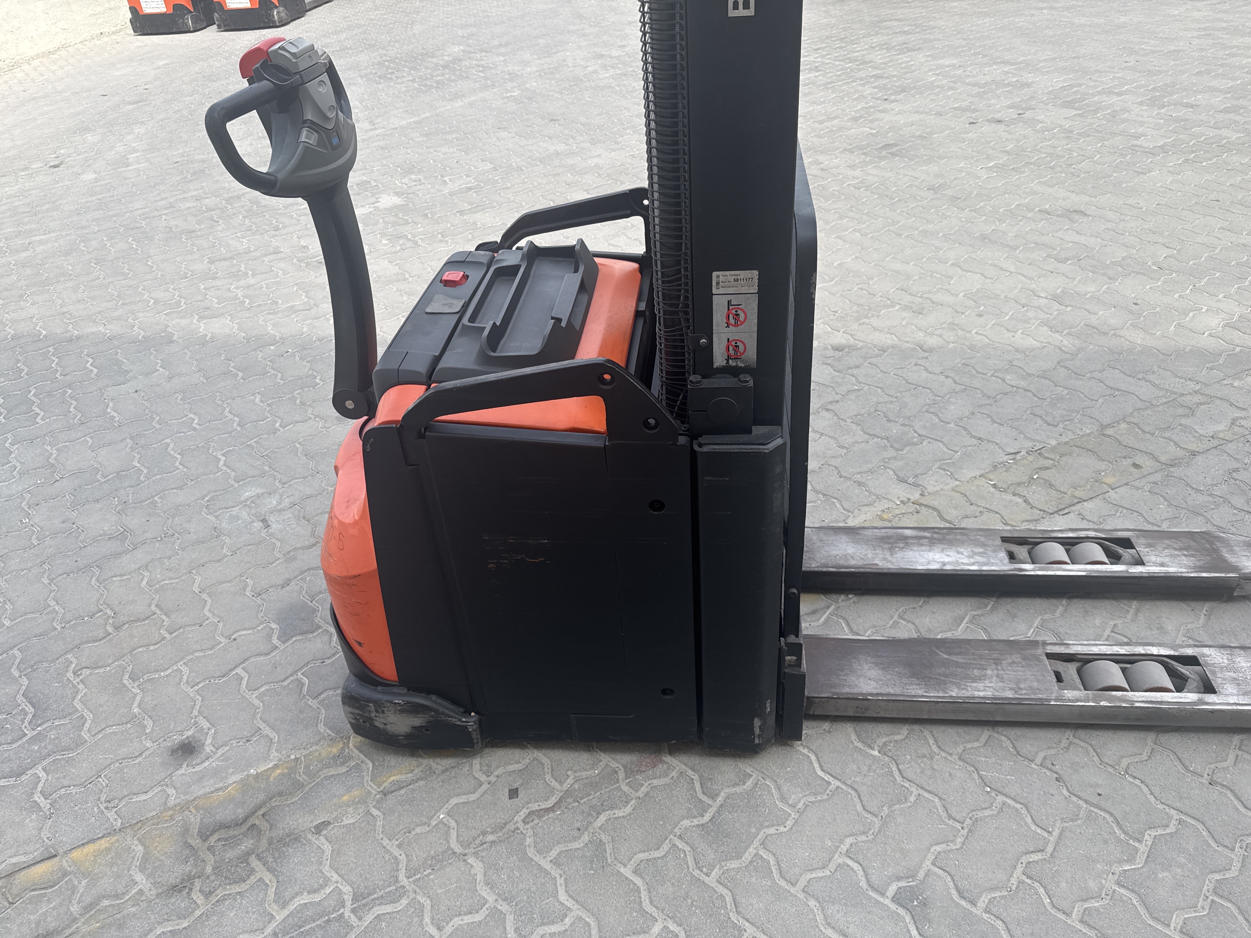 PSM-005-تويوتا-Staxio-SWE160L-رافعات-باليت-فحص-الهيكل-الصبغ-1