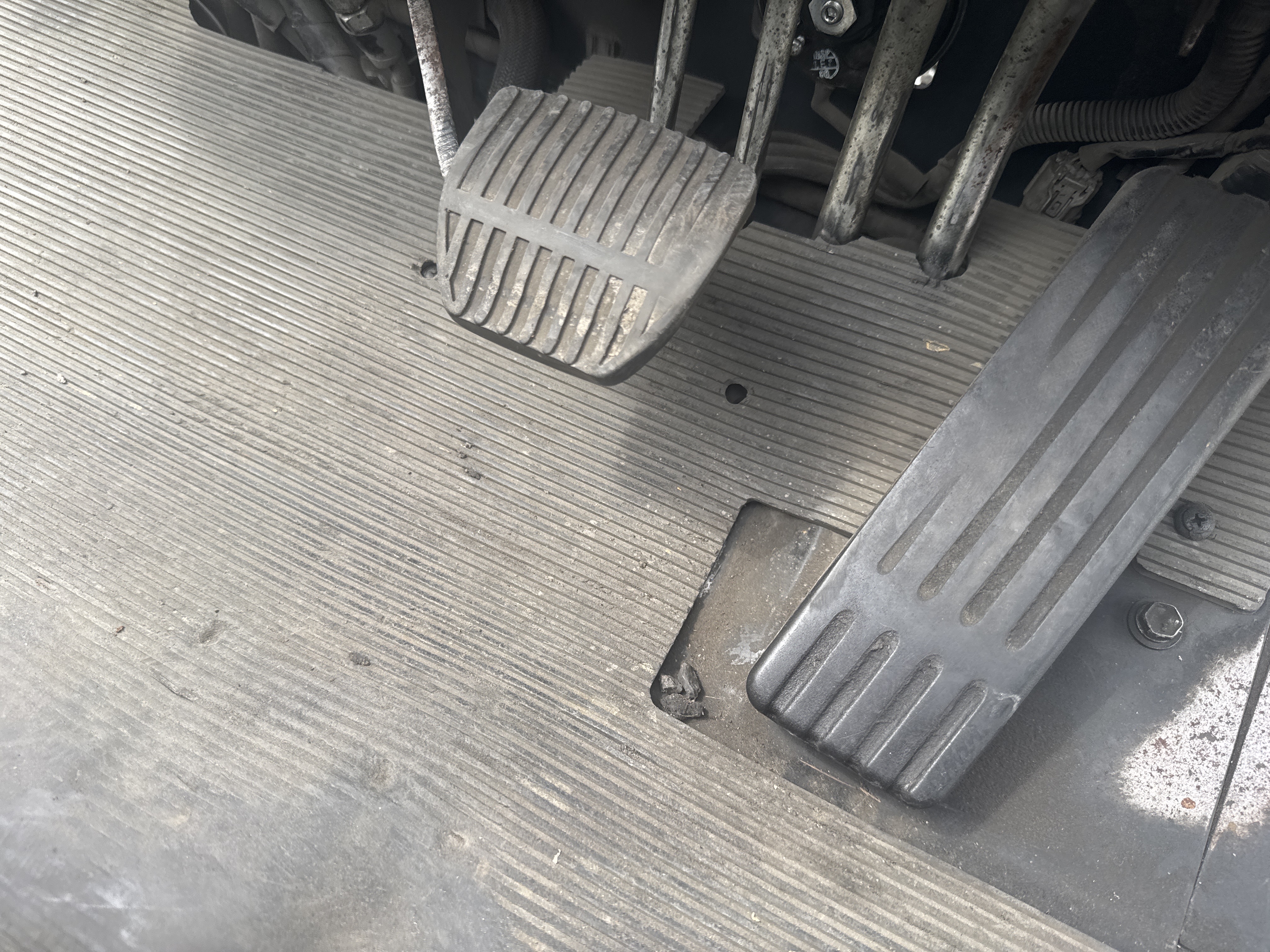 FLM-021-Toyota-8FBE20-Forklifts-inspection-Cabin-Pedals-1