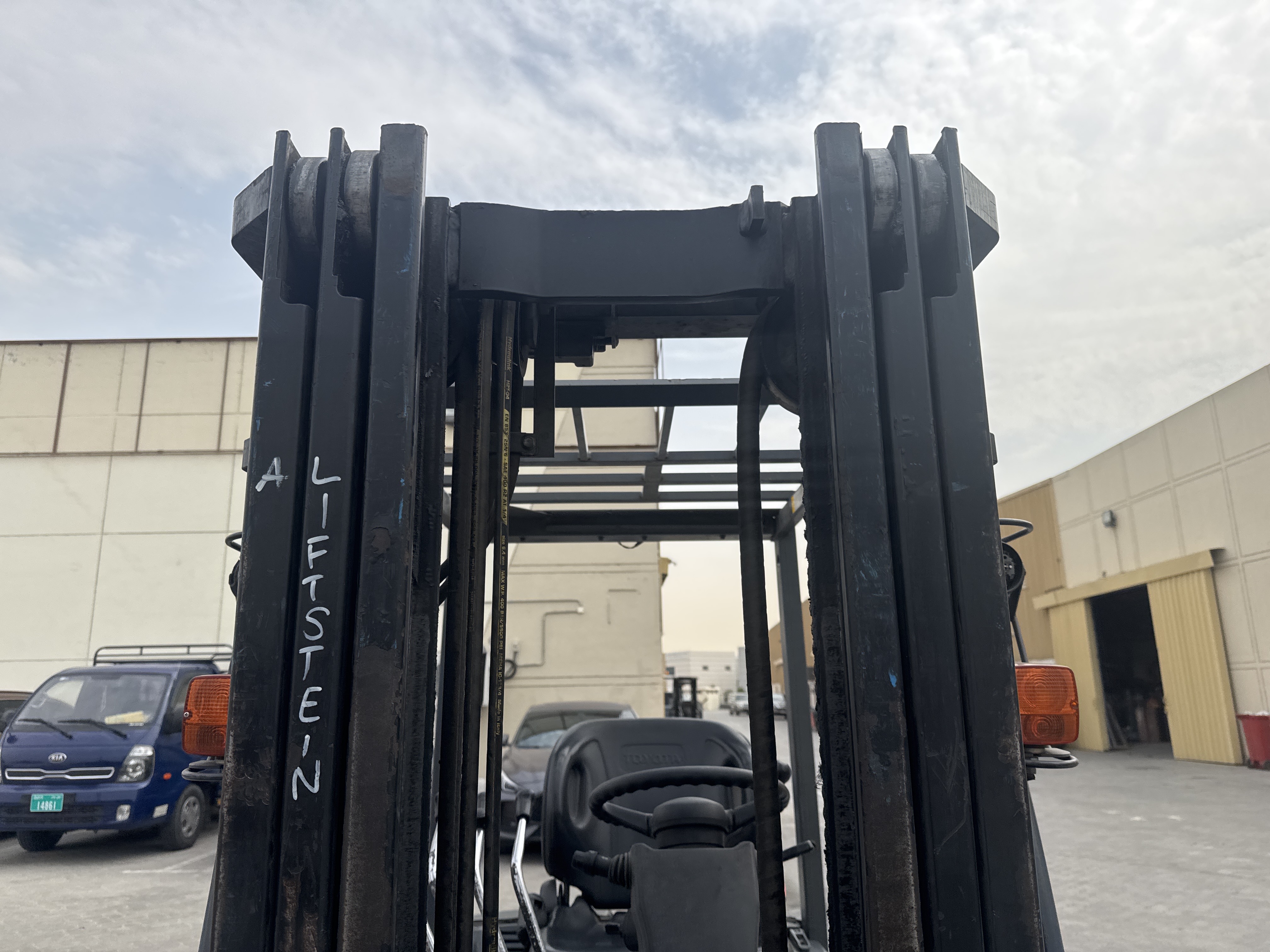 FLM-021-Toyota-8FBE20-Forklifts-inspection-Chassis-Mast-1