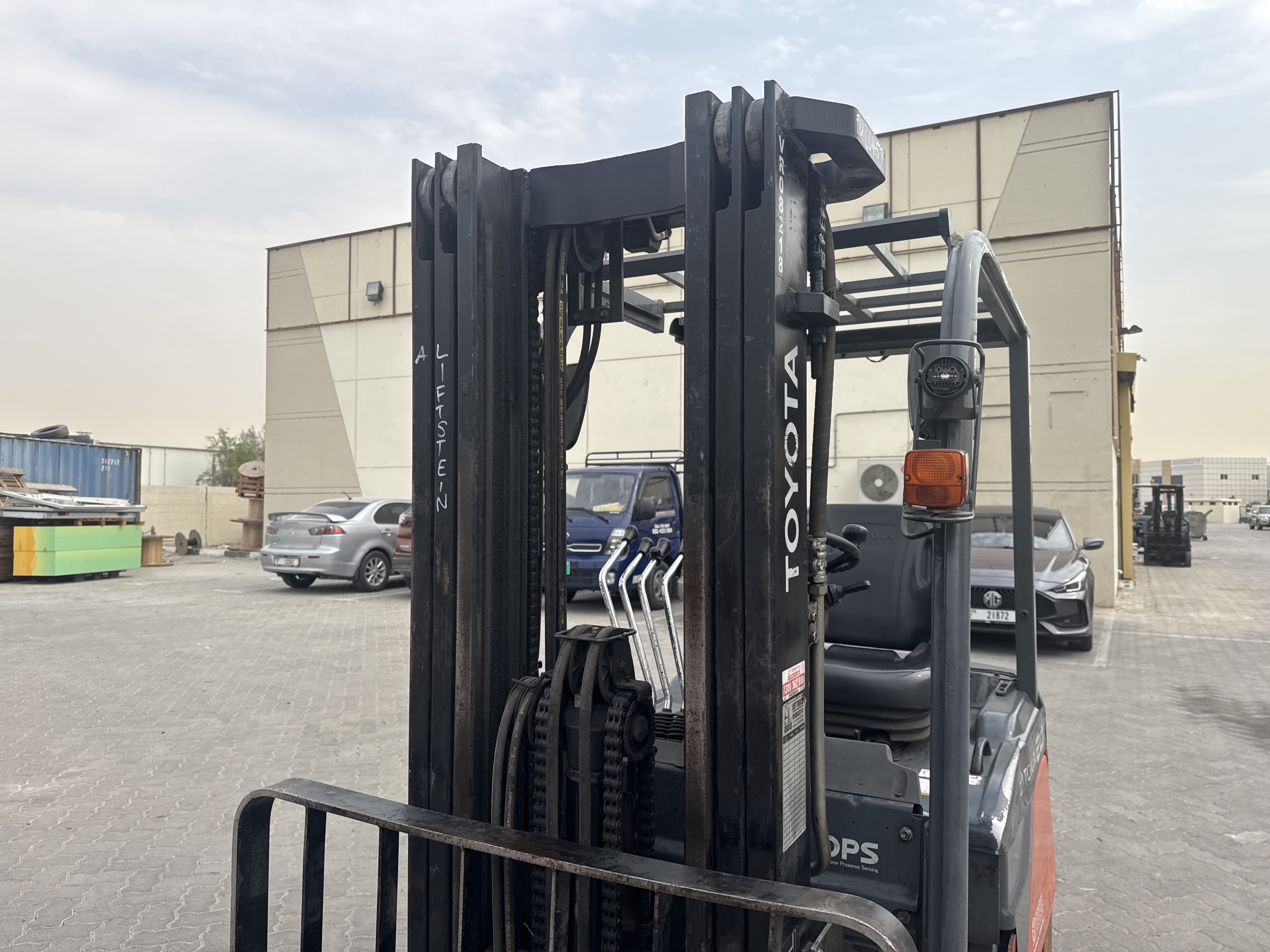 FLM-021-Toyota-8FBE20-Forklifts-inspection-Chassis-Mast-1