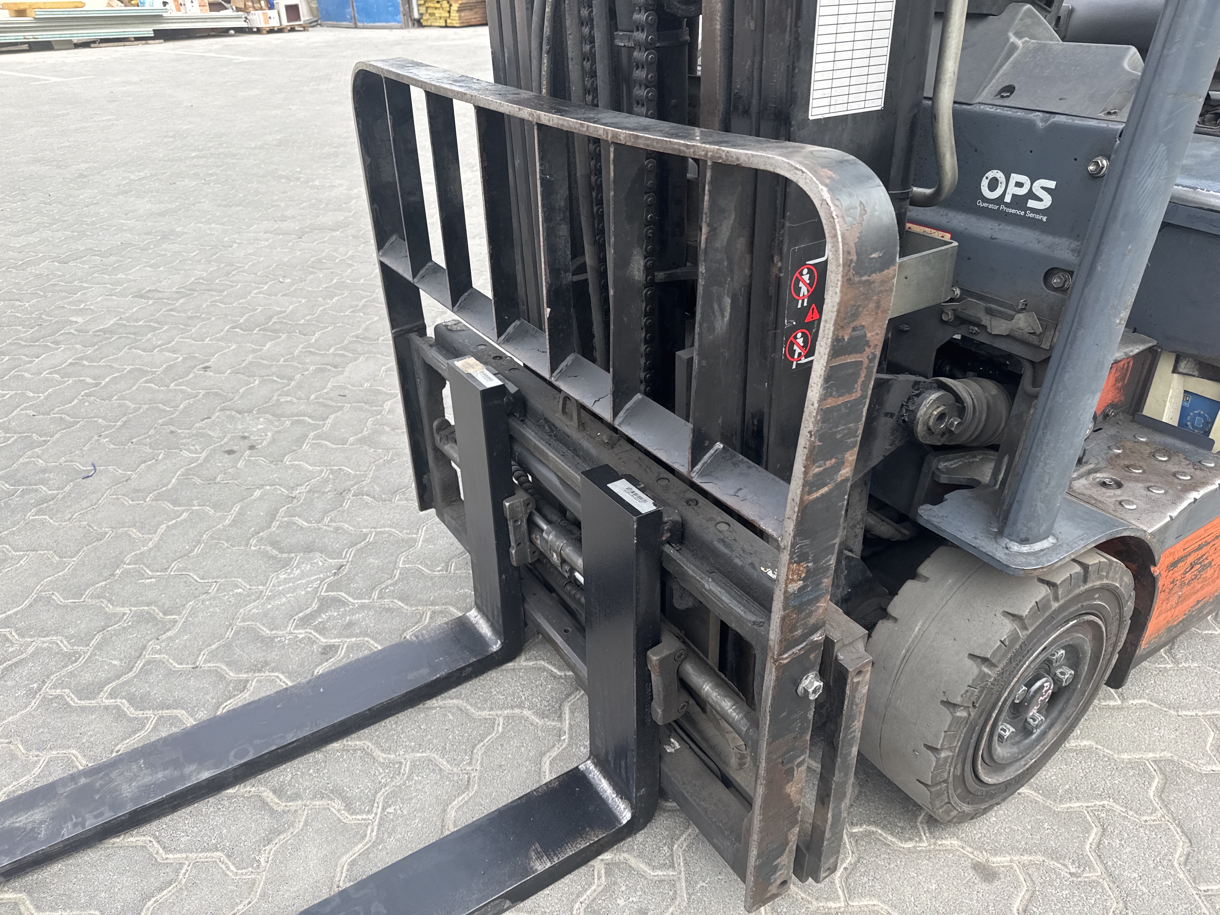 FLM-021-Toyota-8FBE20-Forklifts-inspection-Chassis-Carriage-1