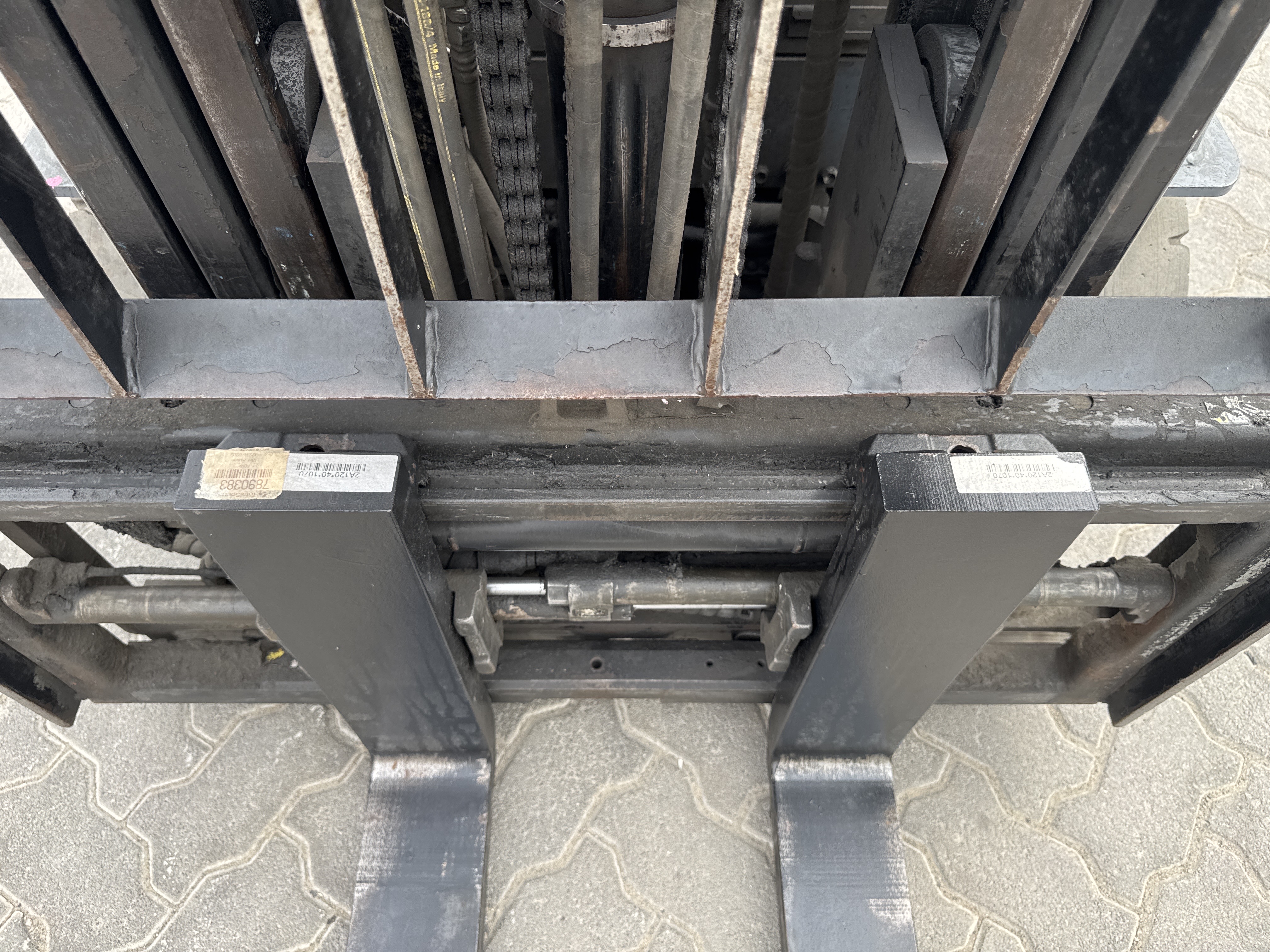 FLM-021-Toyota-8FBE20-Forklifts-inspection-Chassis-Forks-1