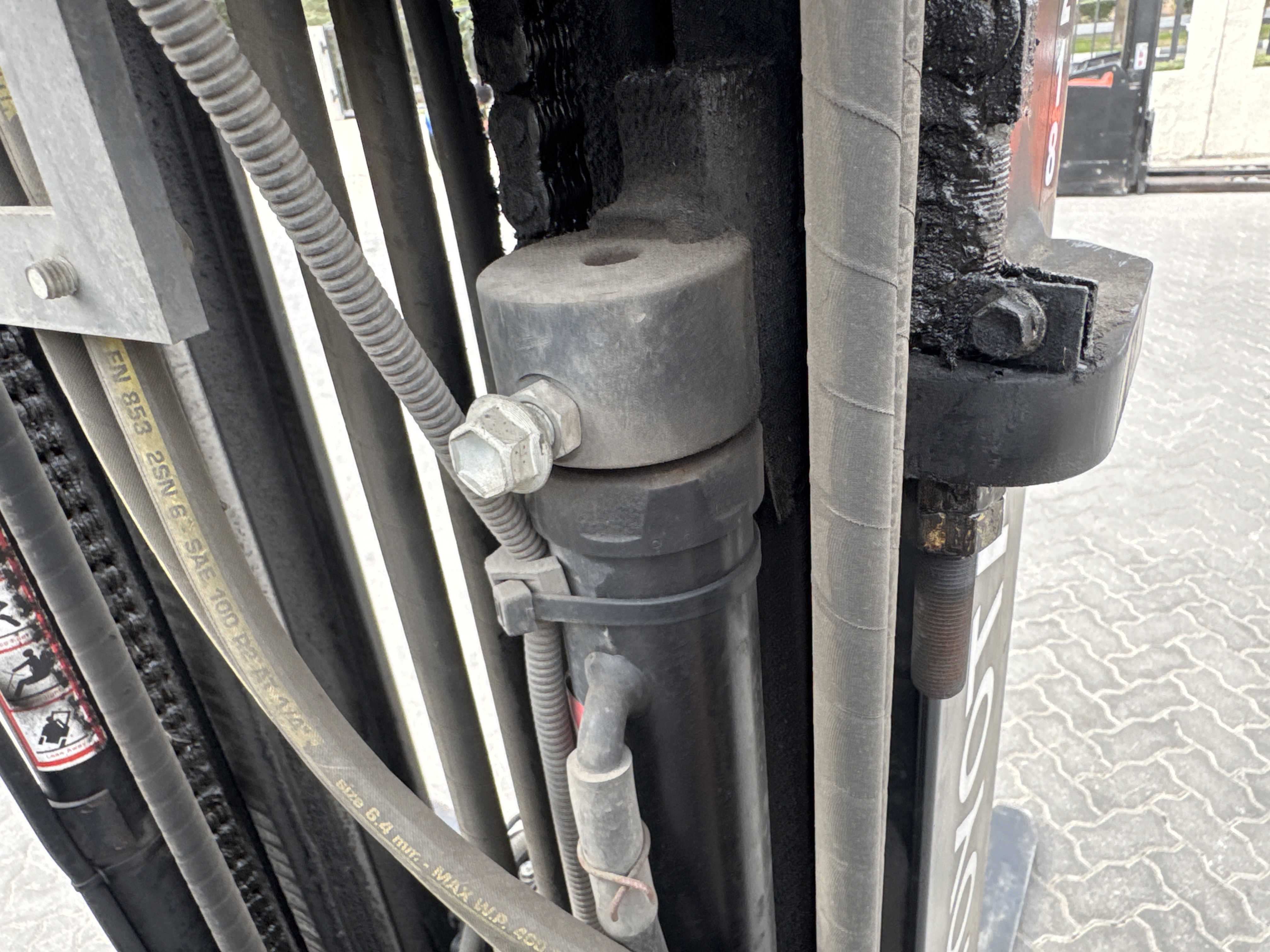 FLM-021-Toyota-8FBE20-Forklifts-inspection-Hydraulics-Lift-cylinders-1