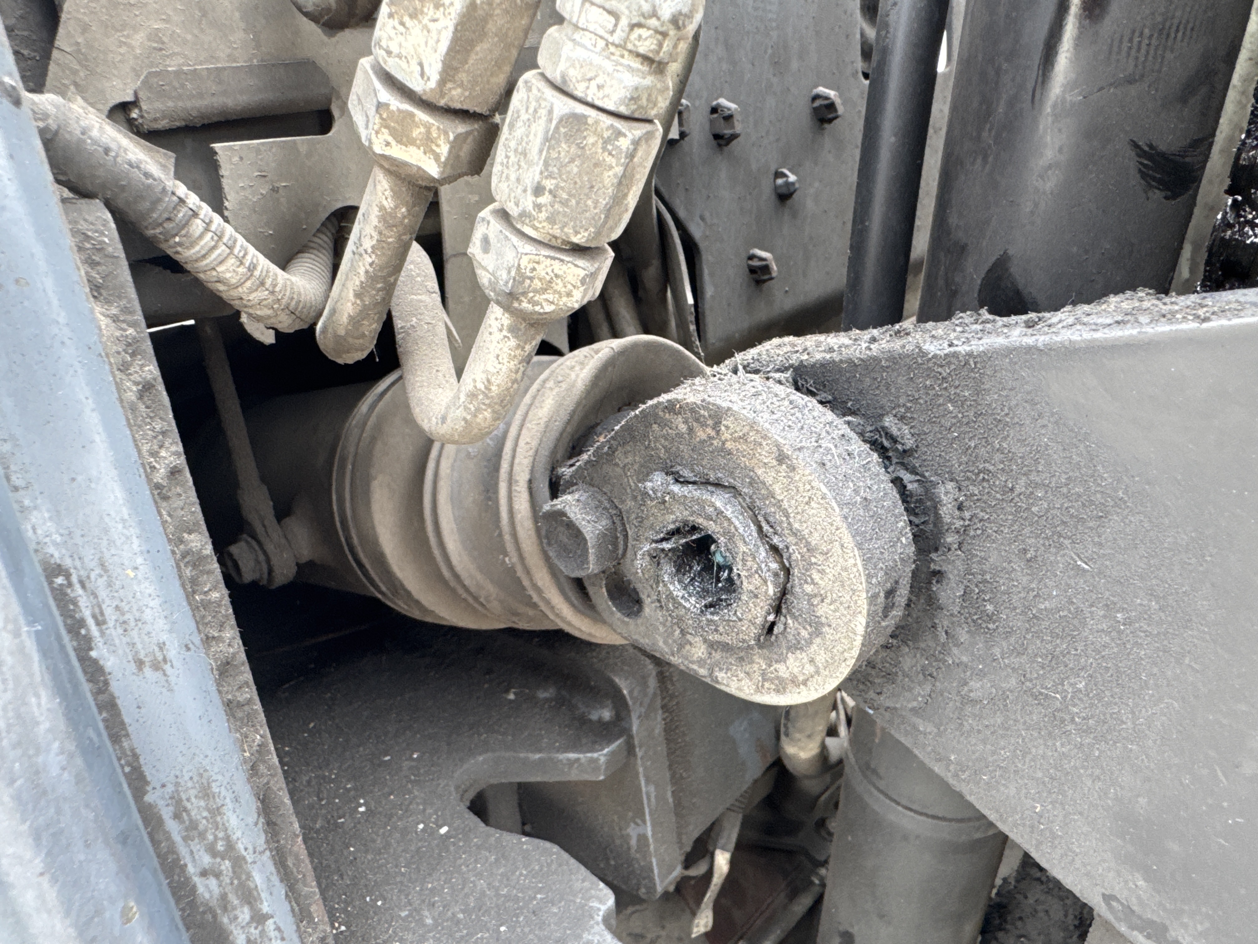FLM-021-Toyota-8FBE20-Forklifts-inspection-Hydraulics-Tilt-cylinders-1