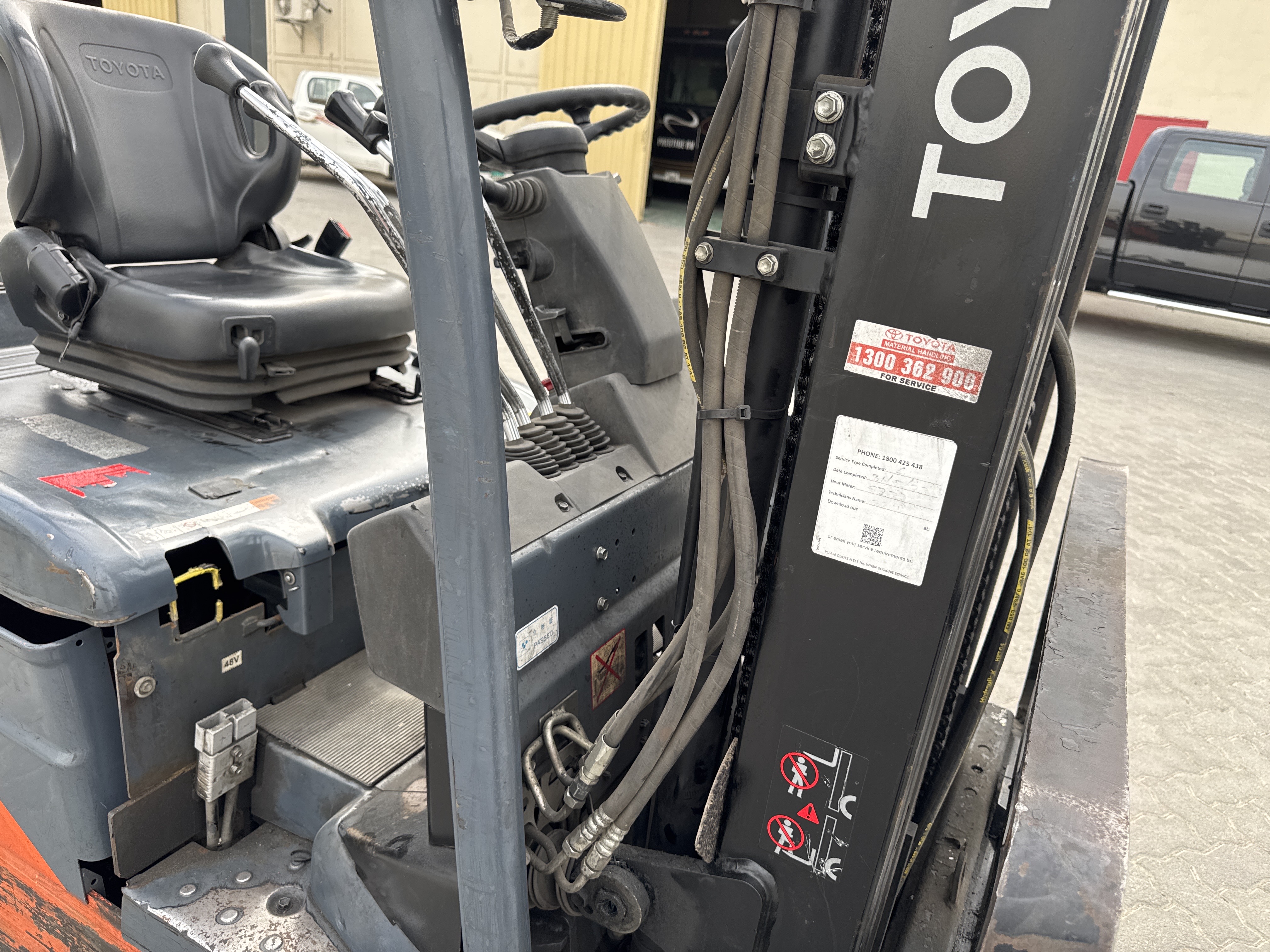 FLM-021-Toyota-8FBE20-Forklifts-inspection-Hydraulics-Hydraulic-hoses-and-lines-1