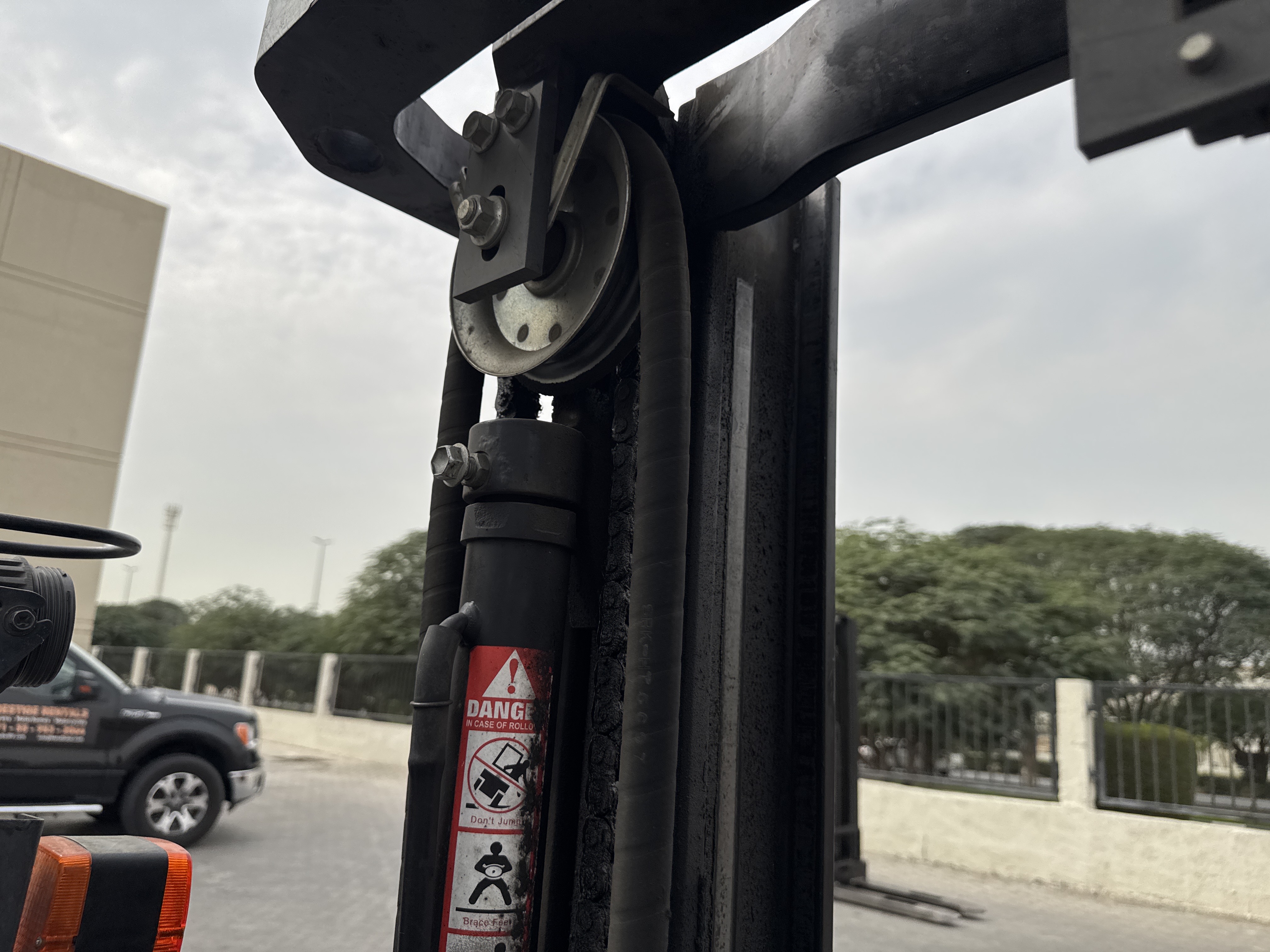 FLM-021-Toyota-8FBE20-Forklifts-inspection-Hydraulics-Hydraulic-hoses-and-lines-1