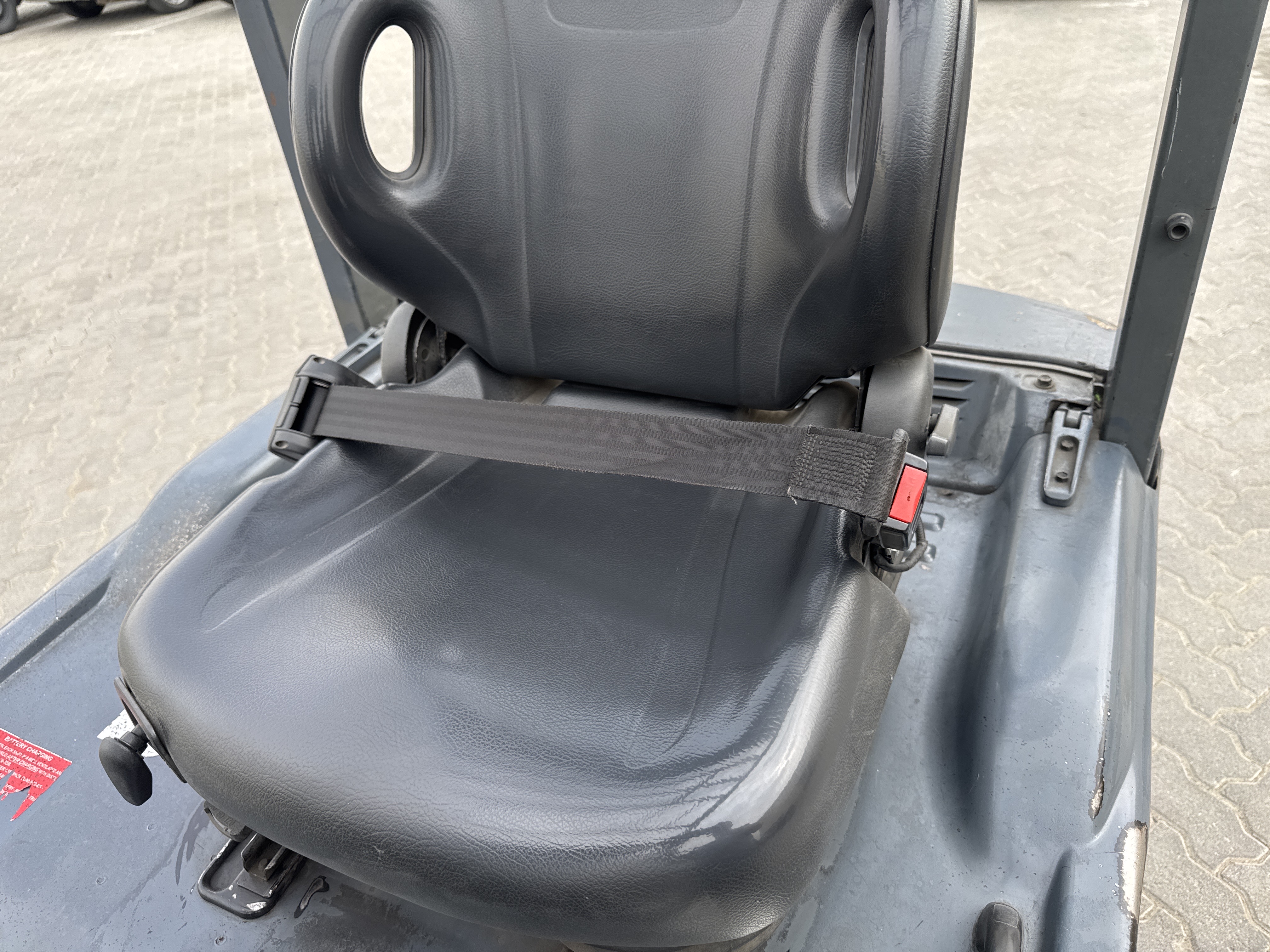 FLM-021-Toyota-8FBE20-Forklifts-inspection-Safety-Seat-belts-1