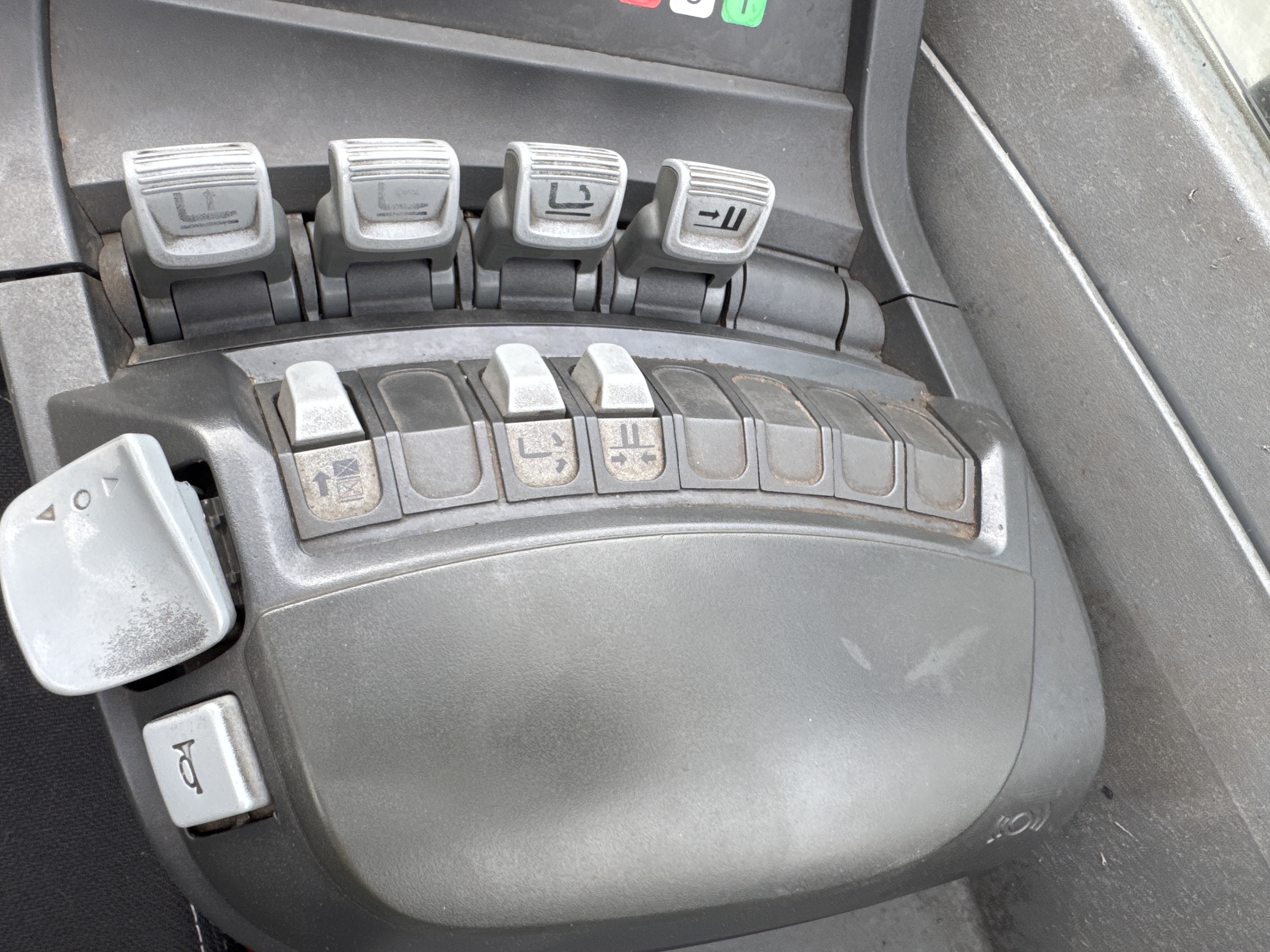 RTM-008-Toyota-Reflex-RRE160H-Reach-trucks-inspection-Cabin-Electronic-instrument-board-1