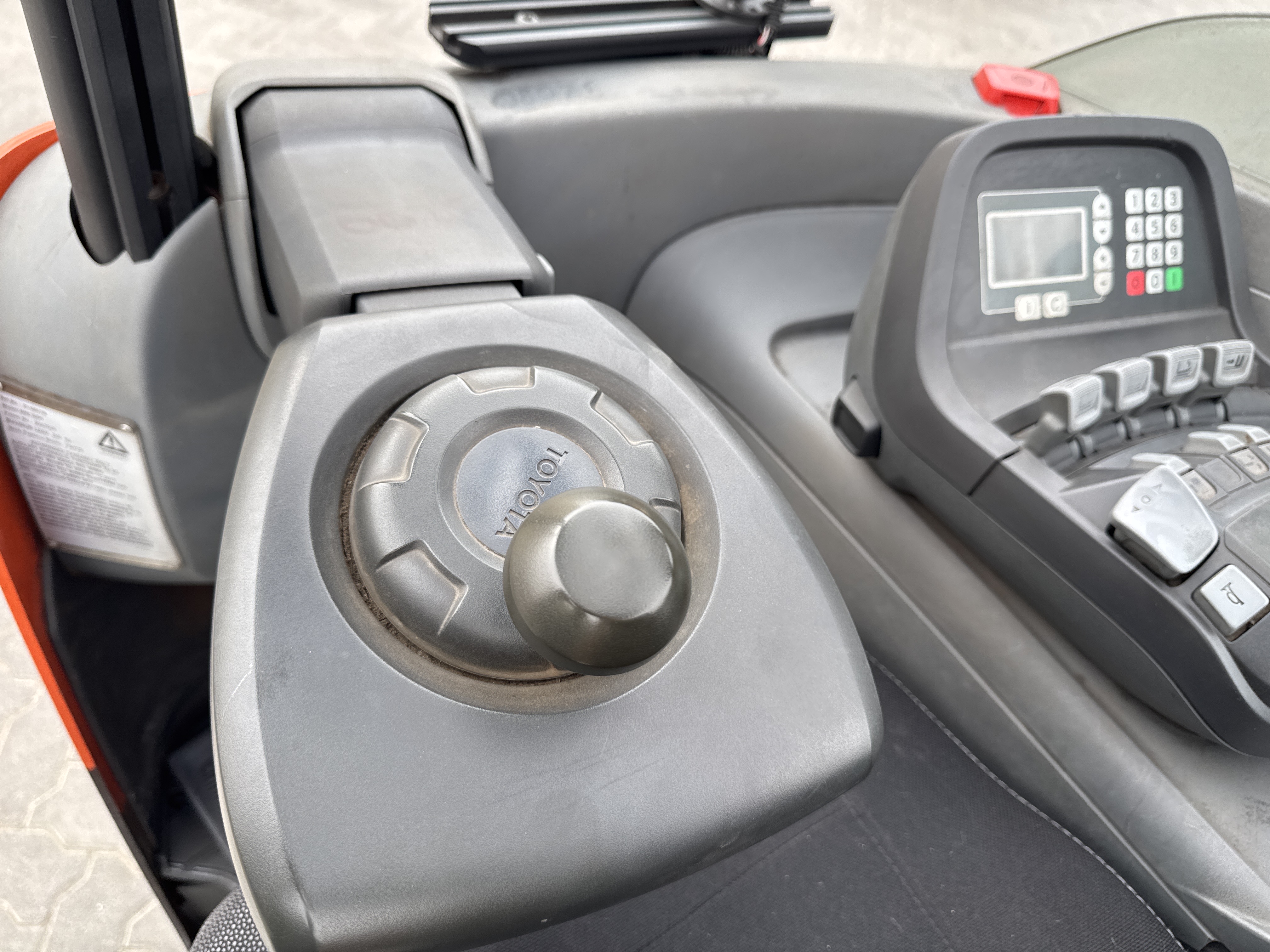 RTM-008-Toyota-Reflex-RRE160H-Reach-trucks-inspection-Cabin-Direction-control-1