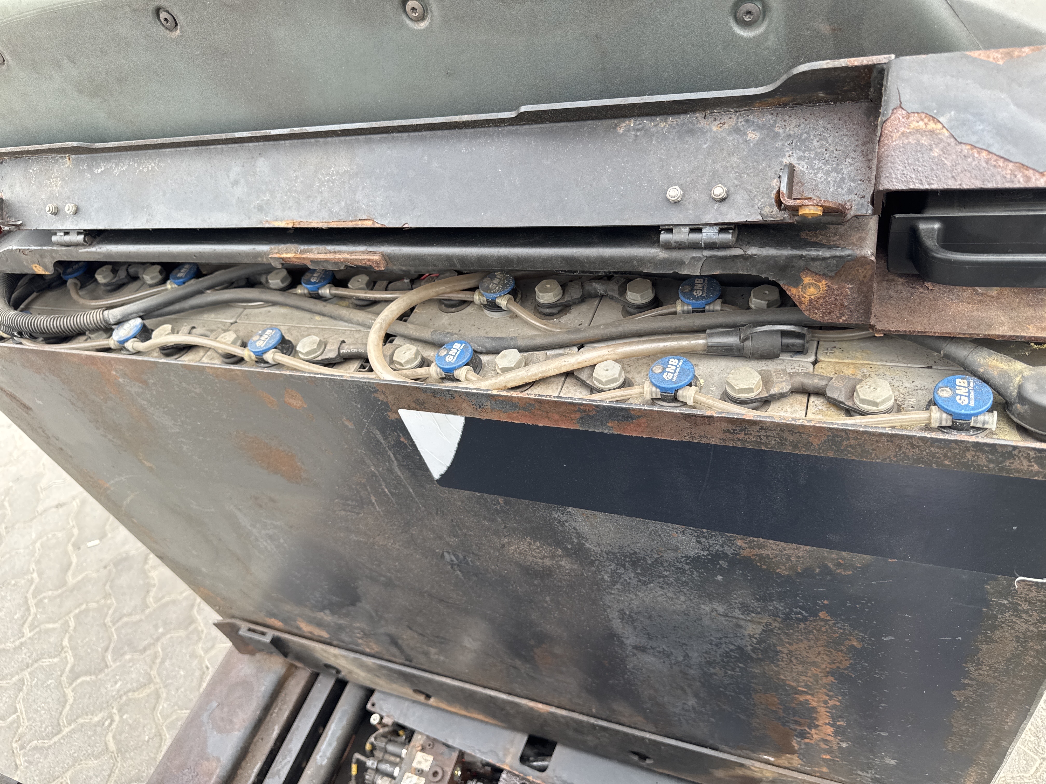 RTM-008-Toyota-Reflex-RRE160H-Reach-trucks-inspection-Electronics-Battery-1