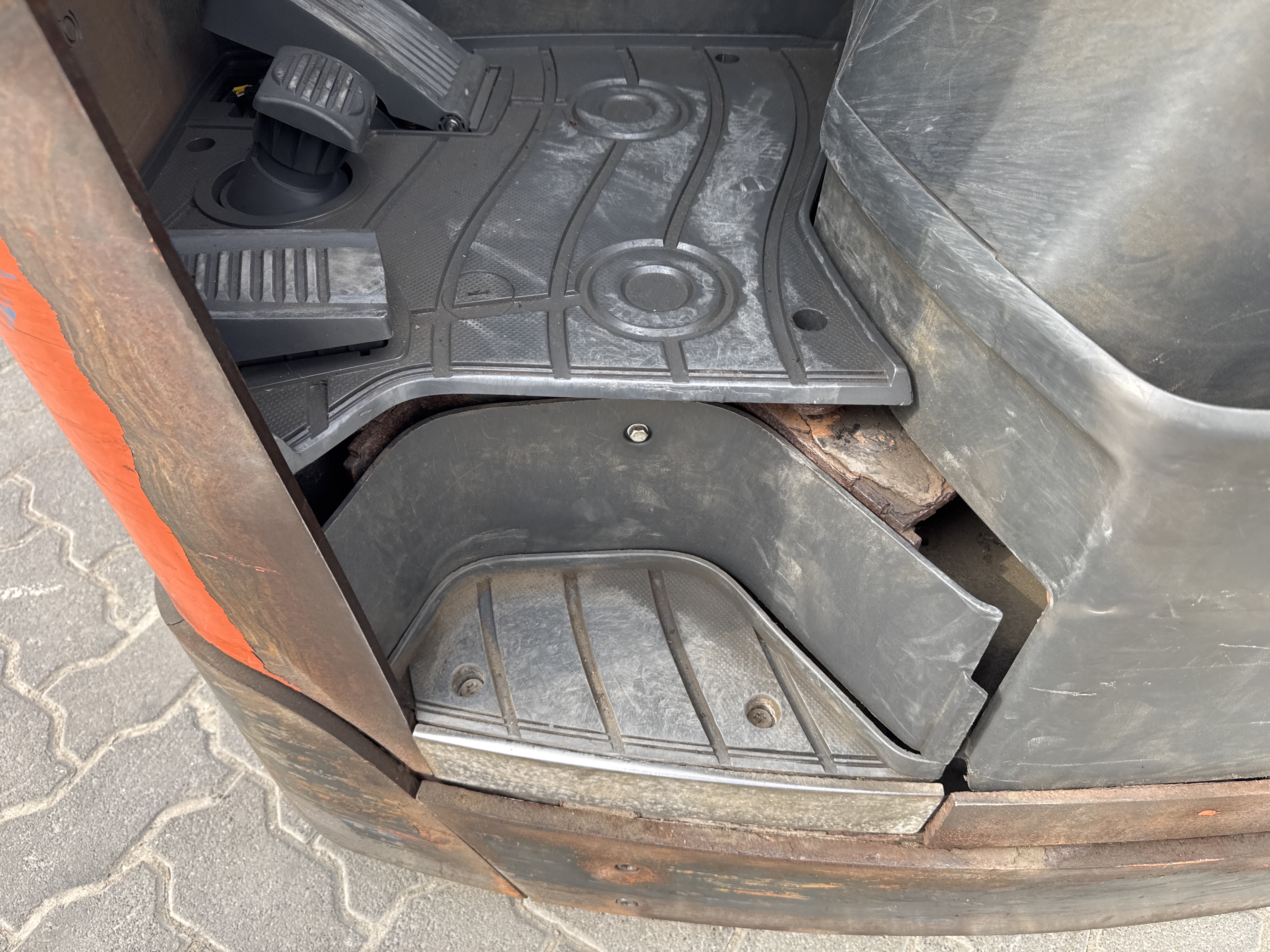RTM-008-Toyota-Reflex-RRE160H-Reach-trucks-inspection-Structure-Steps/ladders-1