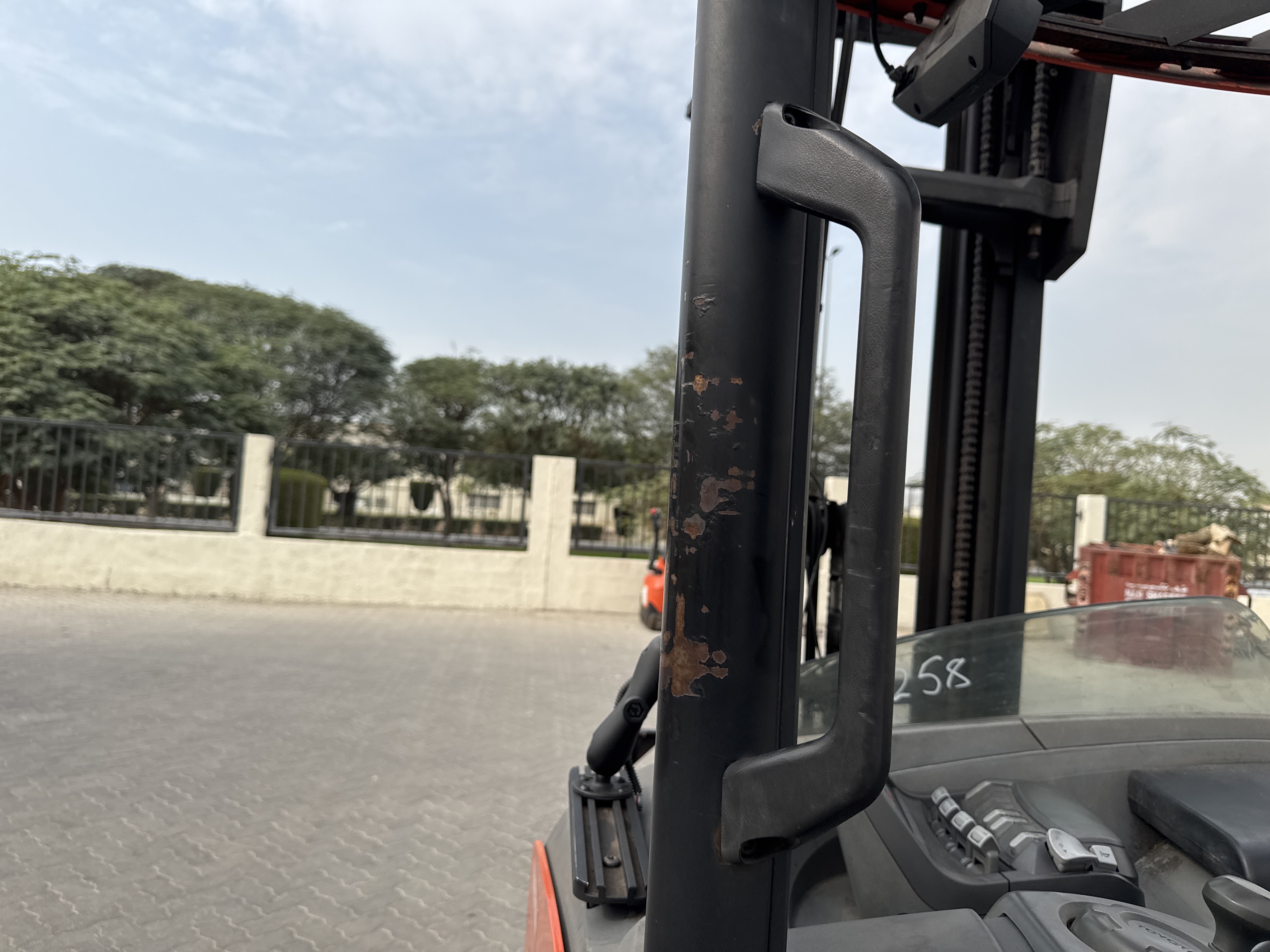 RTM-008-Toyota-Reflex-RRE160H-Reach-trucks-inspection-Structure-Handrails-1