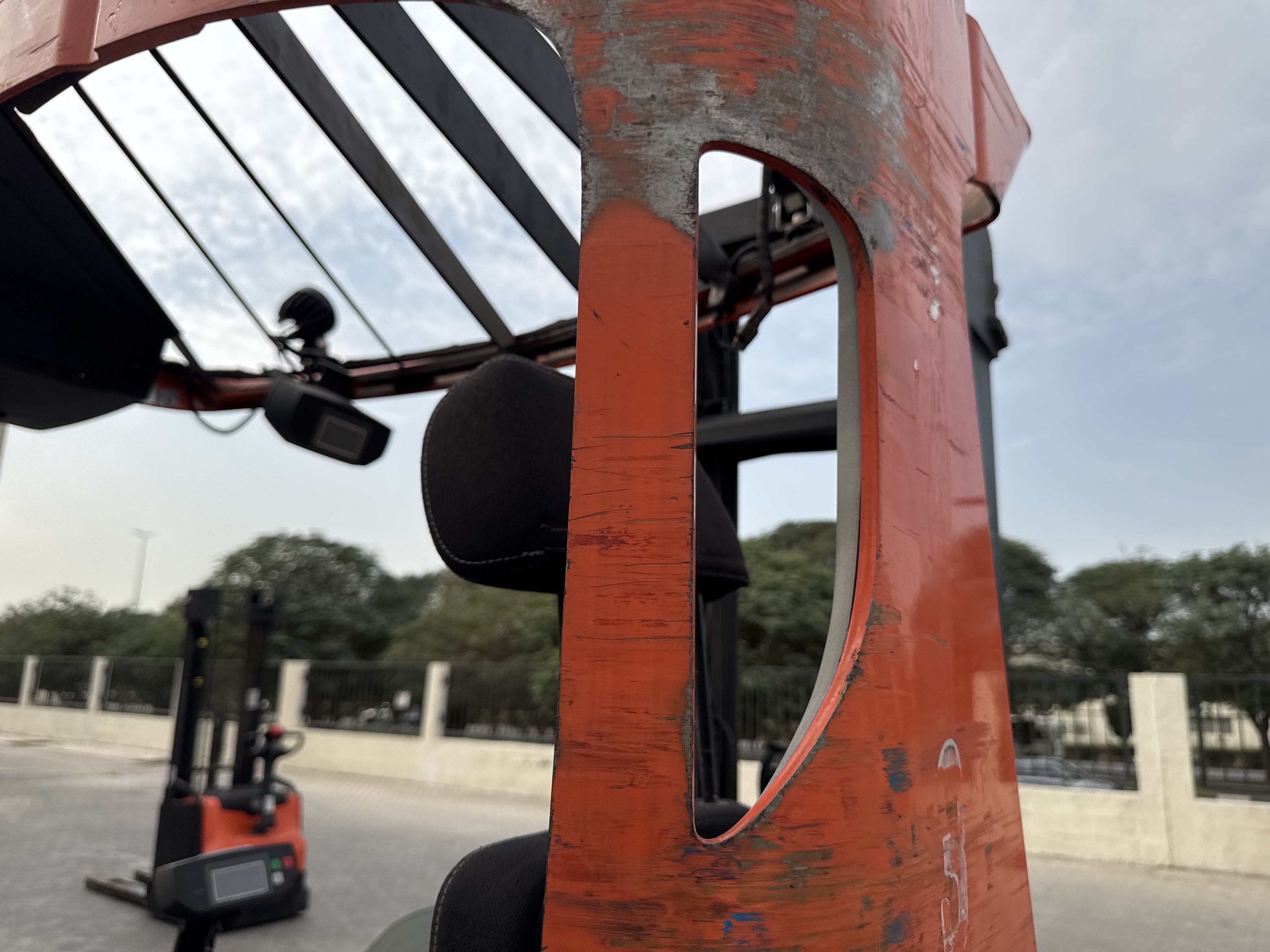 RTM-008-Toyota-Reflex-RRE160H-Reach-trucks-inspection-Structure-Handrails-1