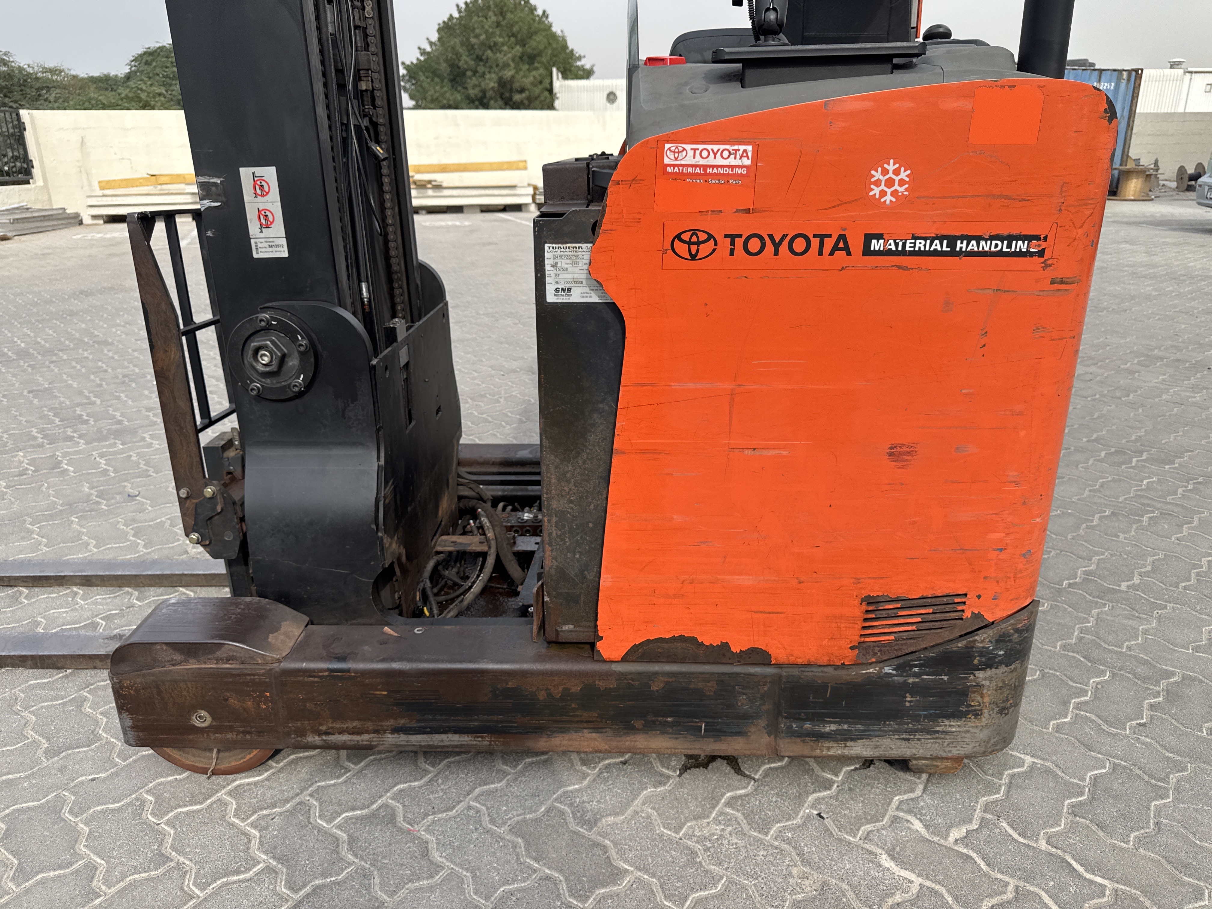 RTM-008-Toyota-Reflex-RRE160H-Reach-trucks-inspection-Structure-Paint-1