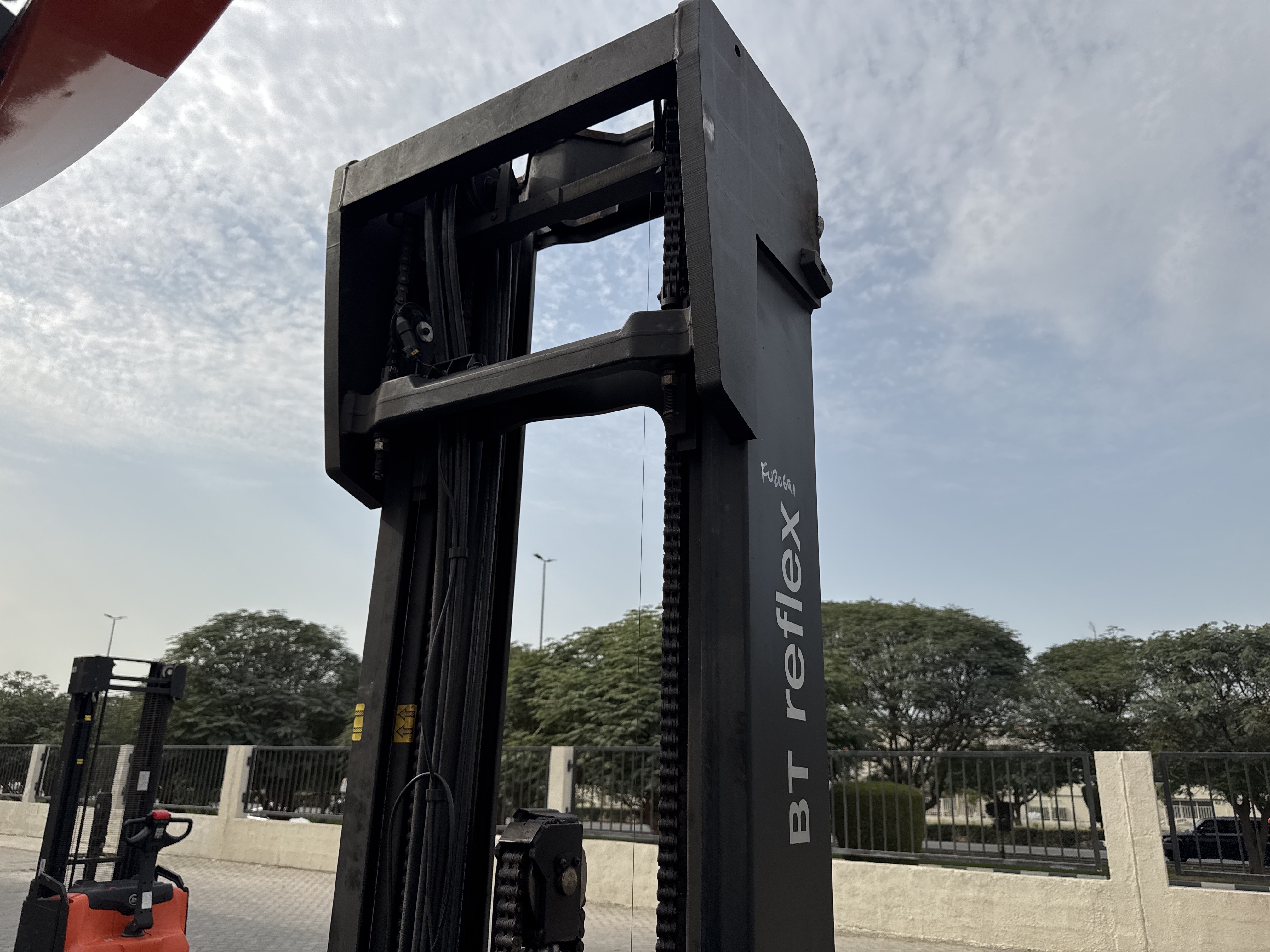 RTM-008-Toyota-Reflex-RRE160H-Reach-trucks-inspection-Chassis-Mast-1