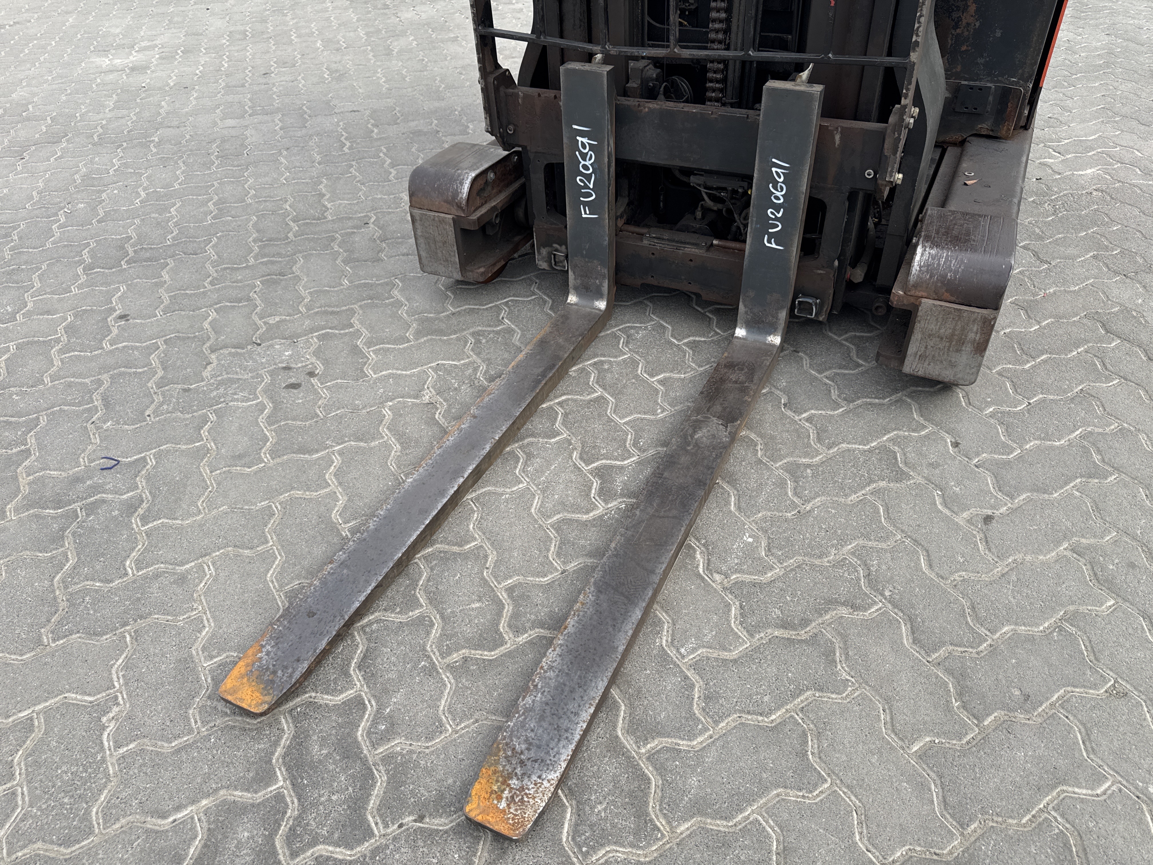 RTM-008-Toyota-Reflex-RRE160H-Reach-trucks-inspection-Chassis-Forks-1