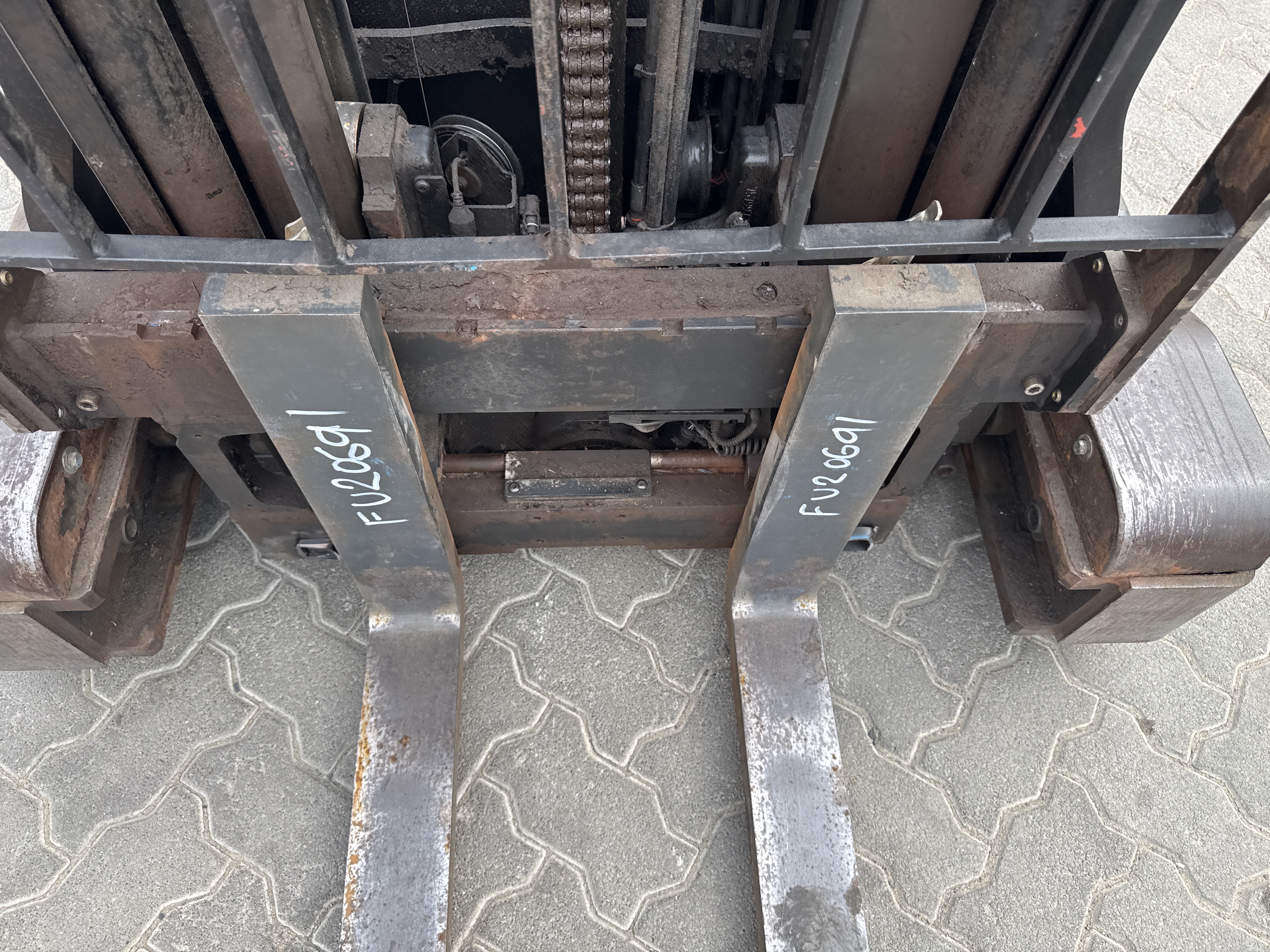 RTM-008-Toyota-Reflex-RRE160H-Reach-trucks-inspection-Chassis-Forks-1