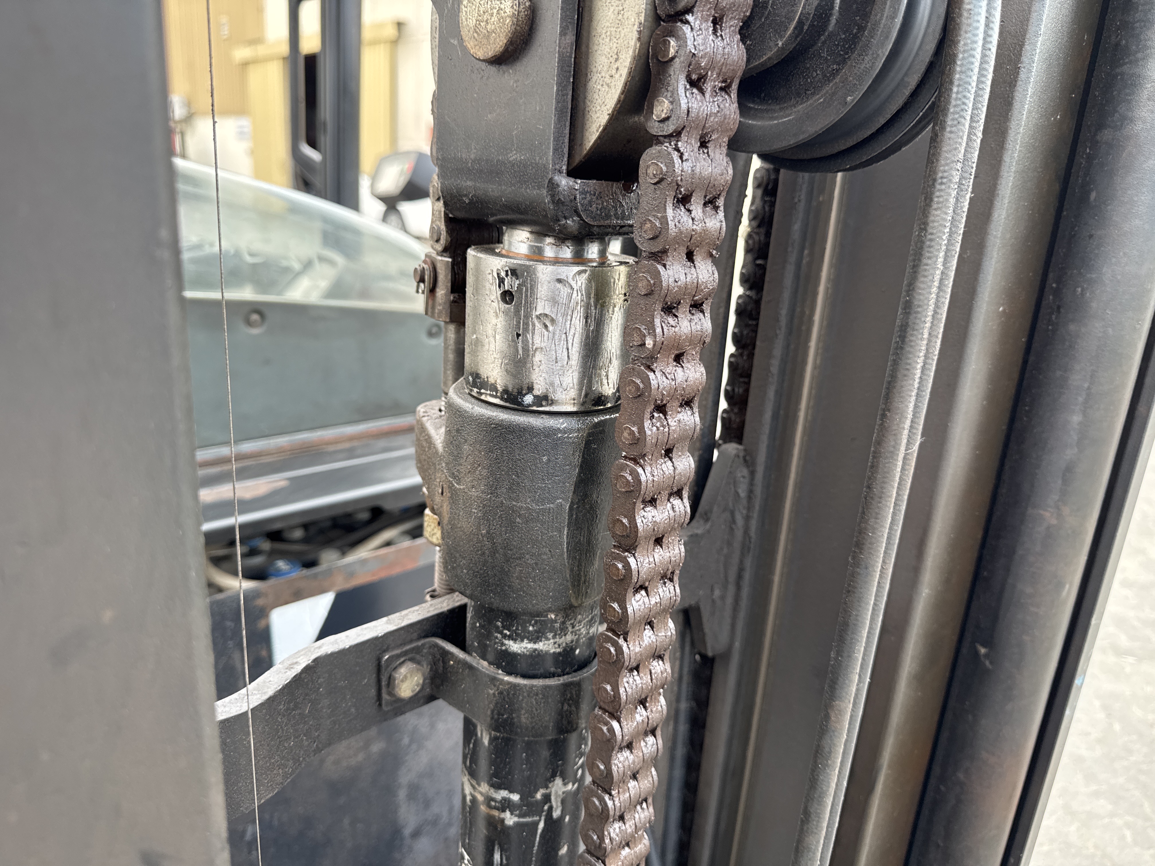 RTM-008-Toyota-Reflex-RRE160H-Reach-trucks-inspection-Hydraulics-Lift-cylinders-1