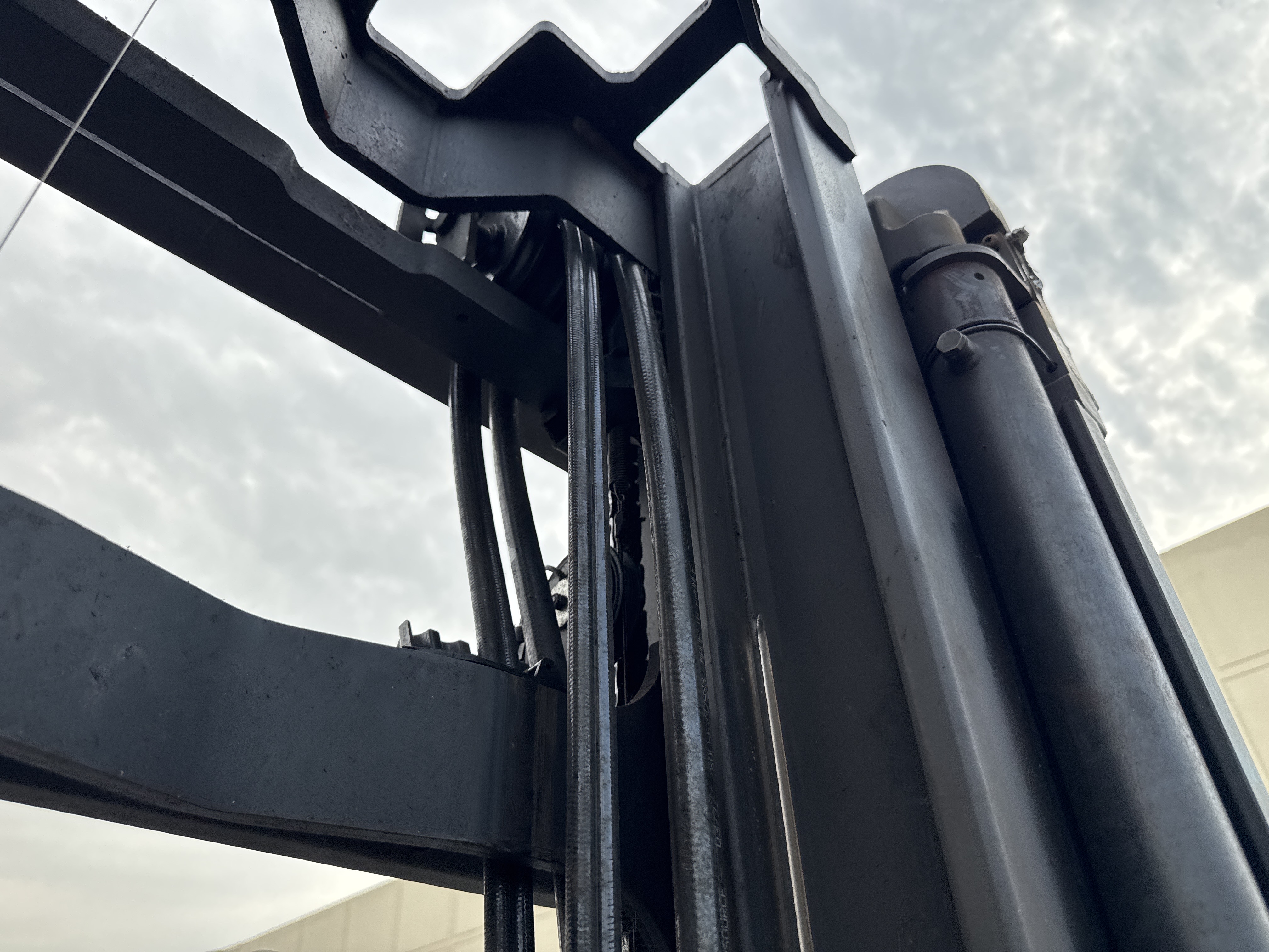 RTM-008-Toyota-Reflex-RRE160H-Reach-trucks-inspection-Hydraulics-Hydraulic-hoses-and-lines-1