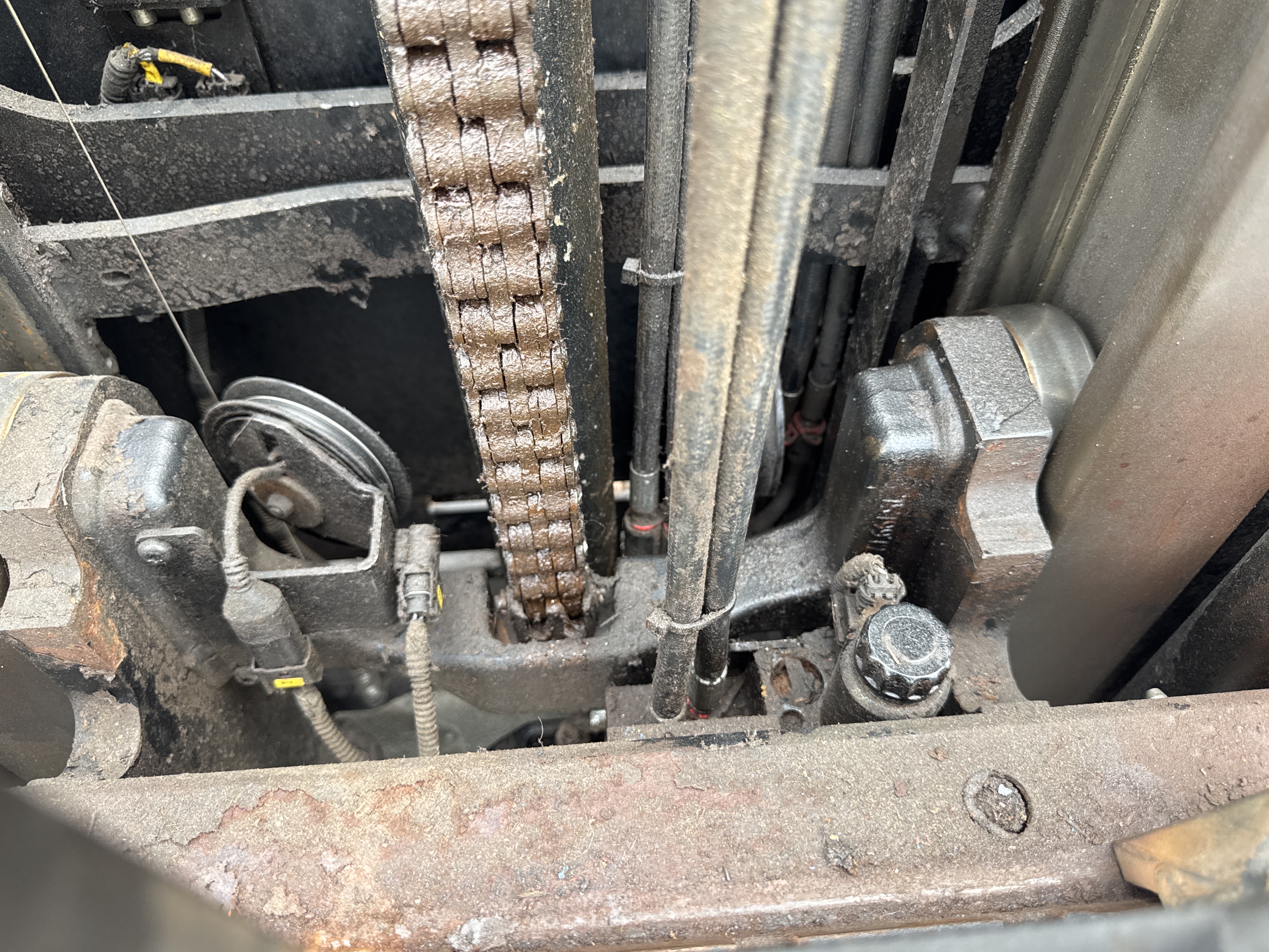 RTM-008-Toyota-Reflex-RRE160H-Reach-trucks-inspection-Hydraulics-Hydraulic-hoses-and-lines-1