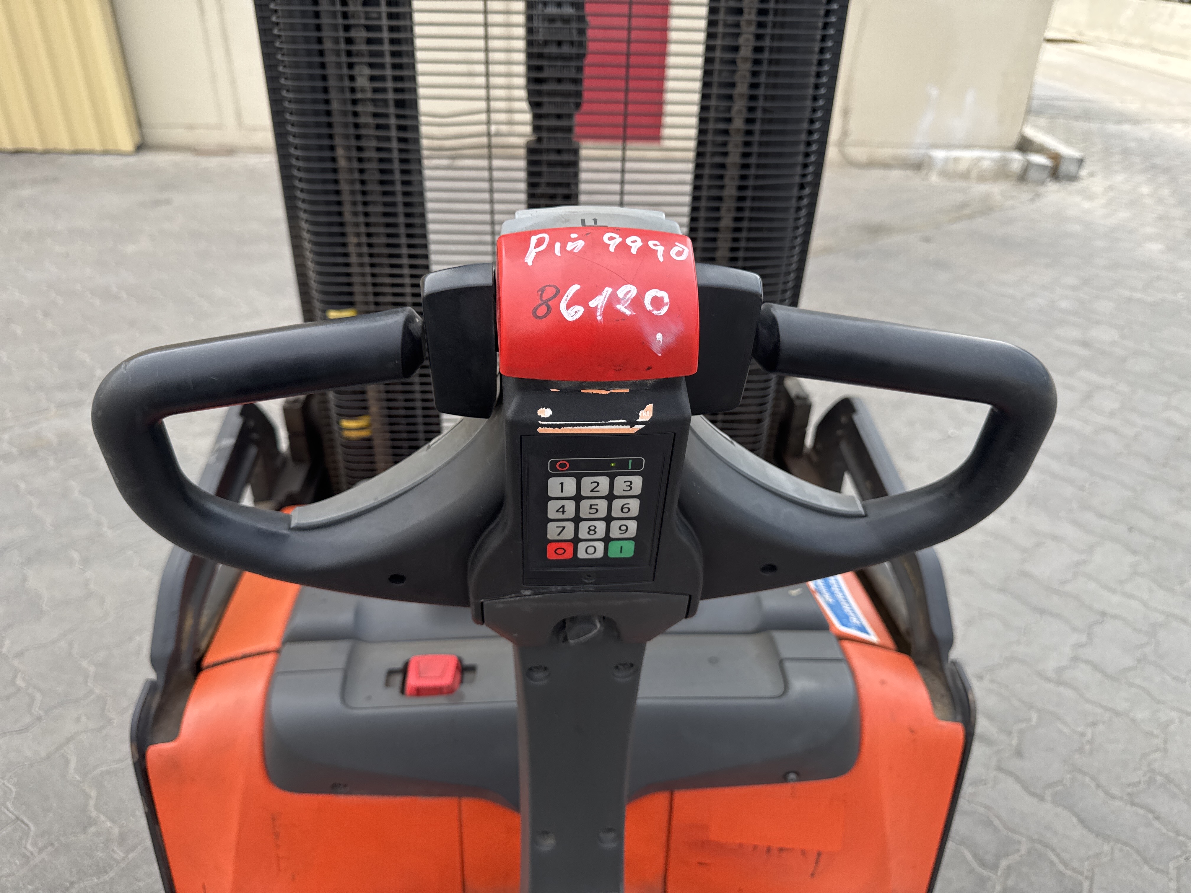 PSM-001-Toyota-Staxio-SWE160-Pallet-stackers-inspection-Cabin-Steering-controls-1