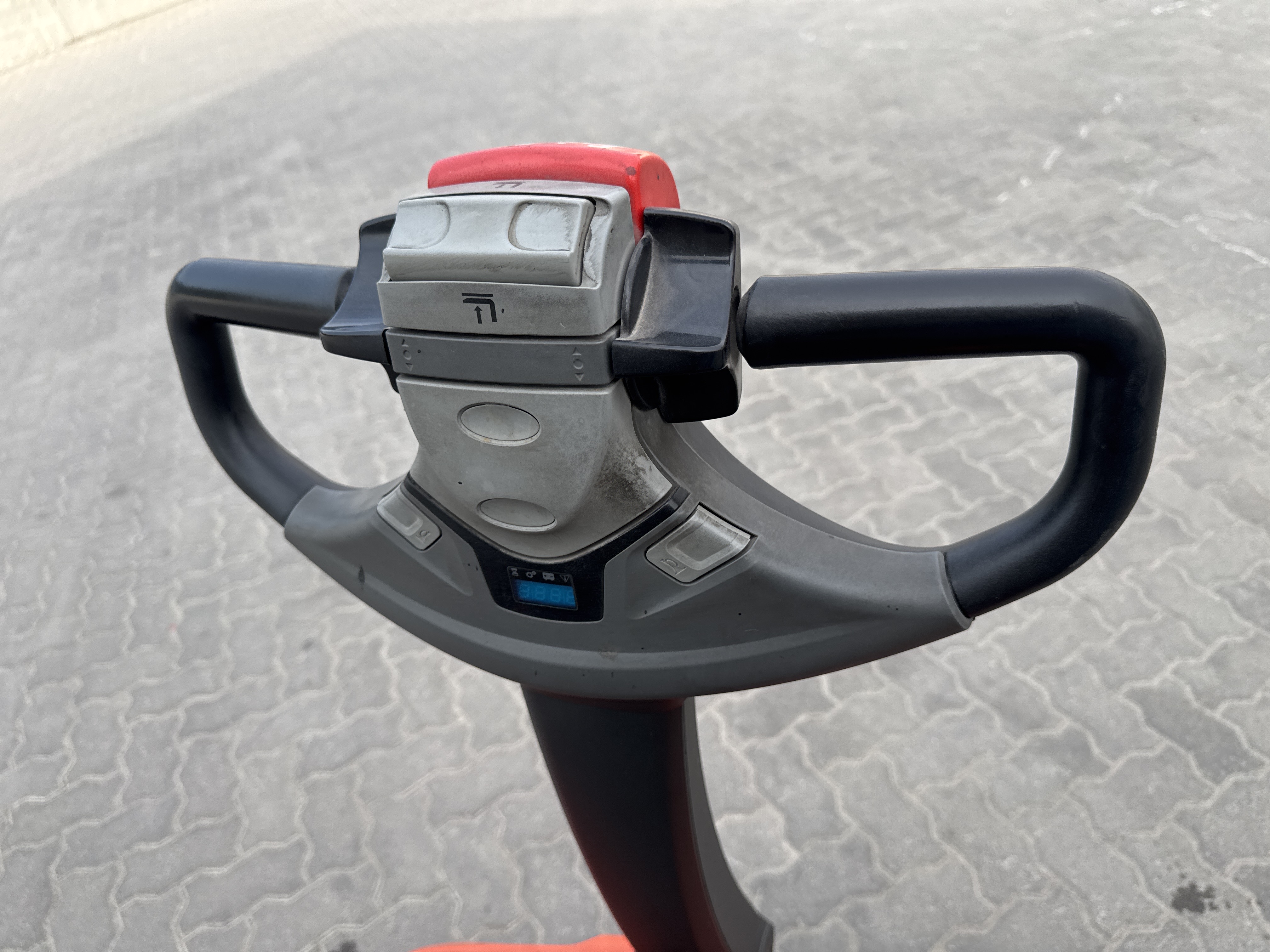 PSM-001-Toyota-Staxio-SWE160-Pallet-stackers-inspection-Cabin-Steering-controls-1