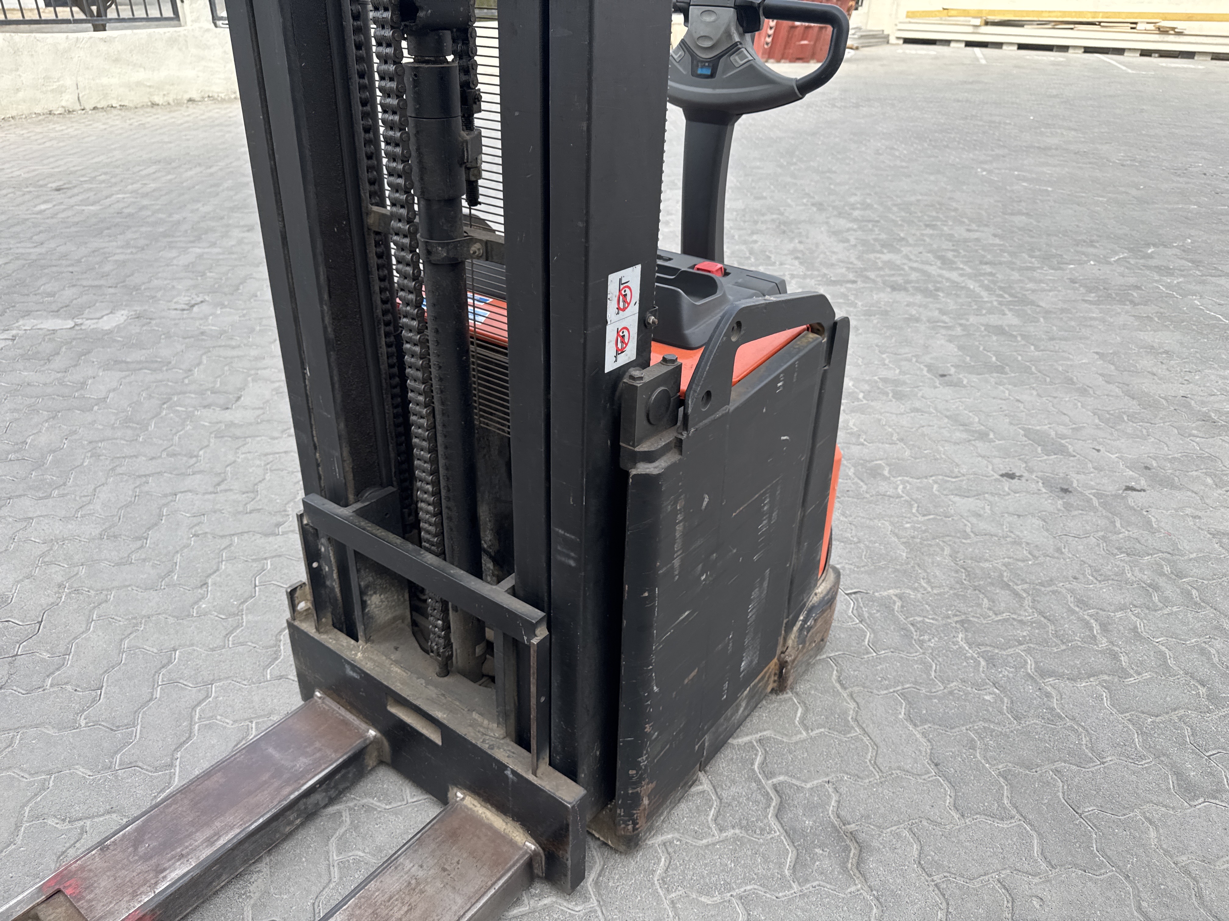 PSM-001-Toyota-Staxio-SWE160-Pallet-stackers-inspection-Structure-Paint-1