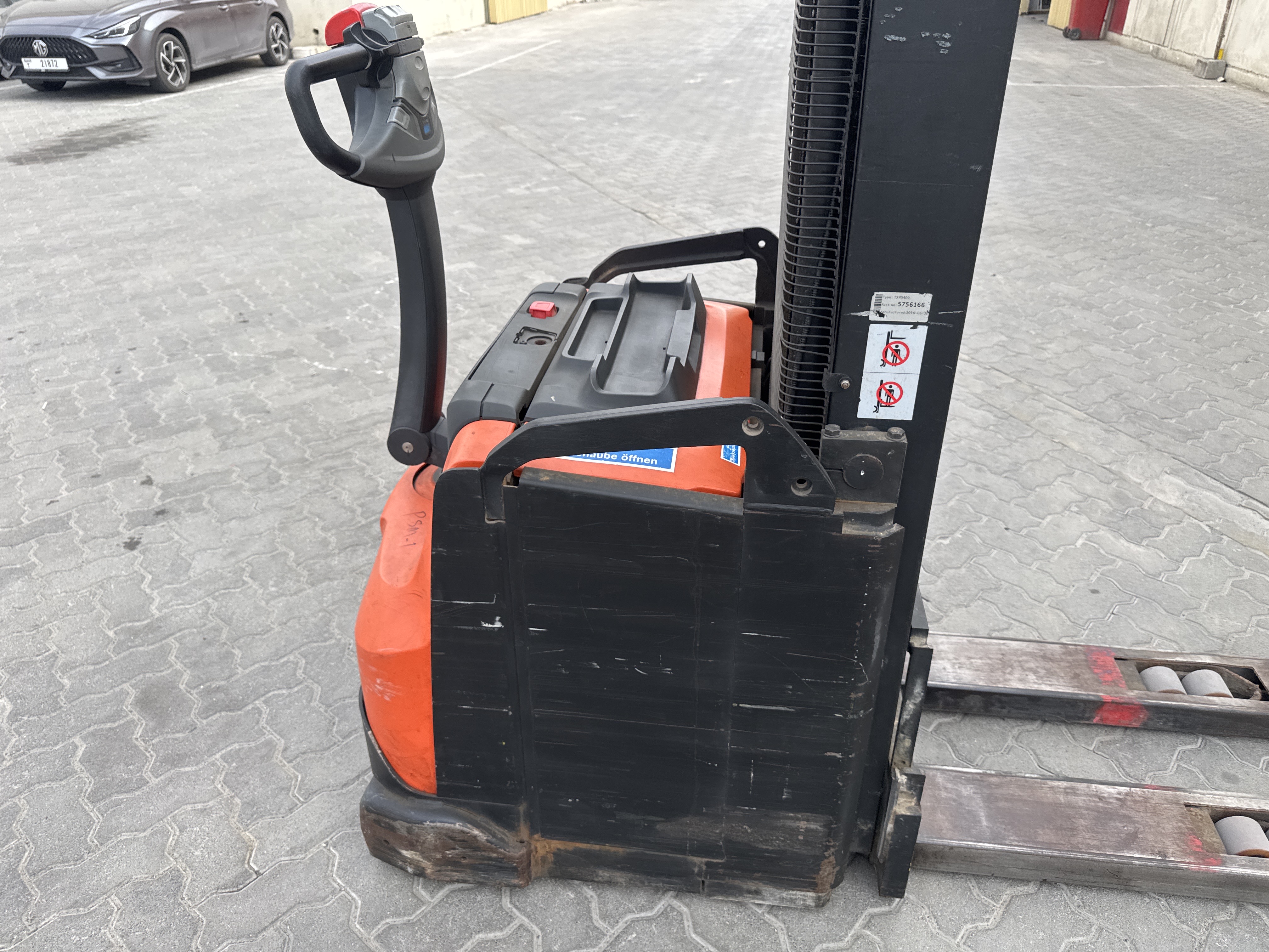 PSM-001-Toyota-Staxio-SWE160-Pallet-stackers-inspection-Structure-Paint-1