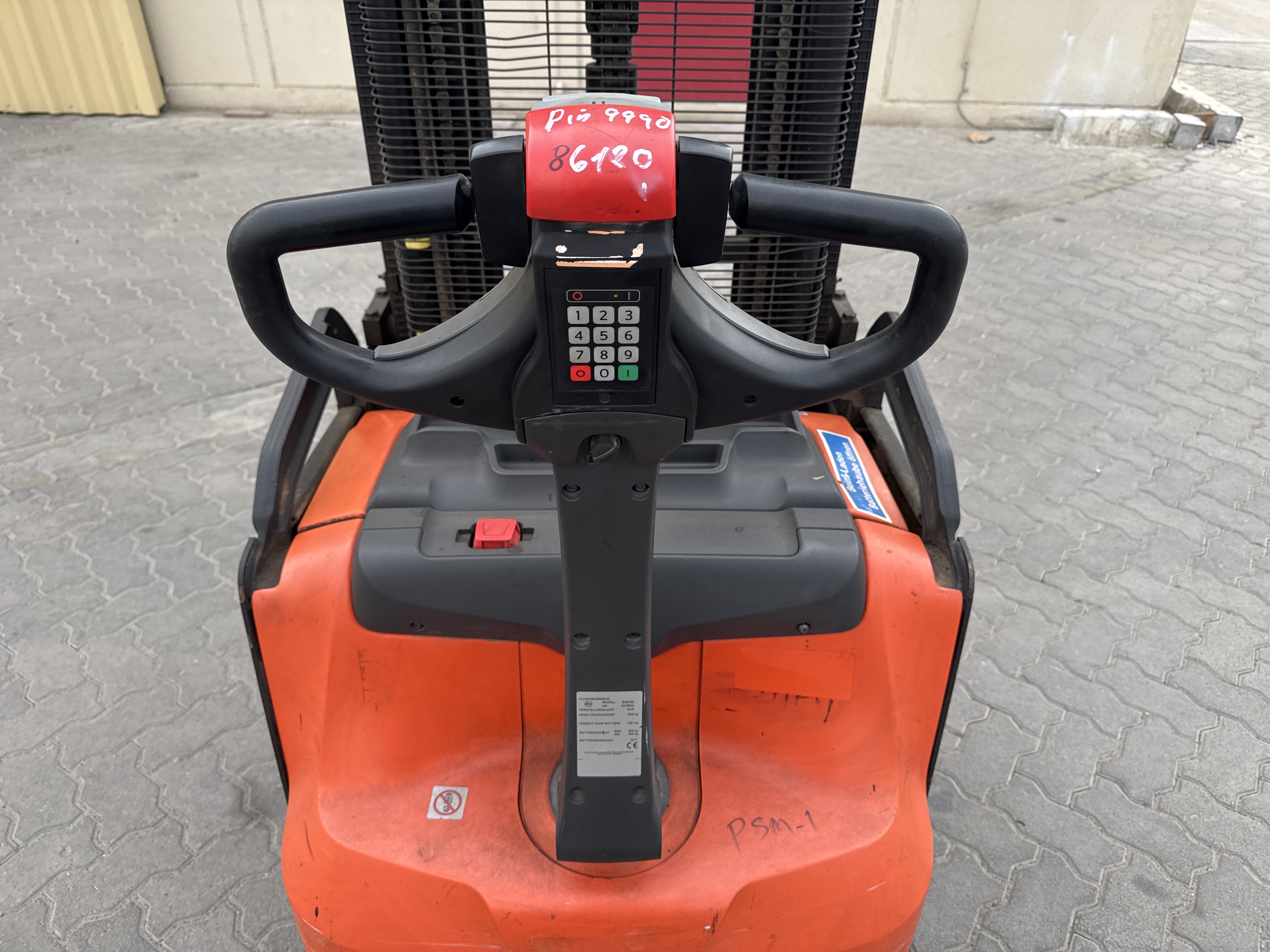 PSM-001-Toyota-Staxio-SWE160-Pallet-stackers-inspection-Structure-Paint-1