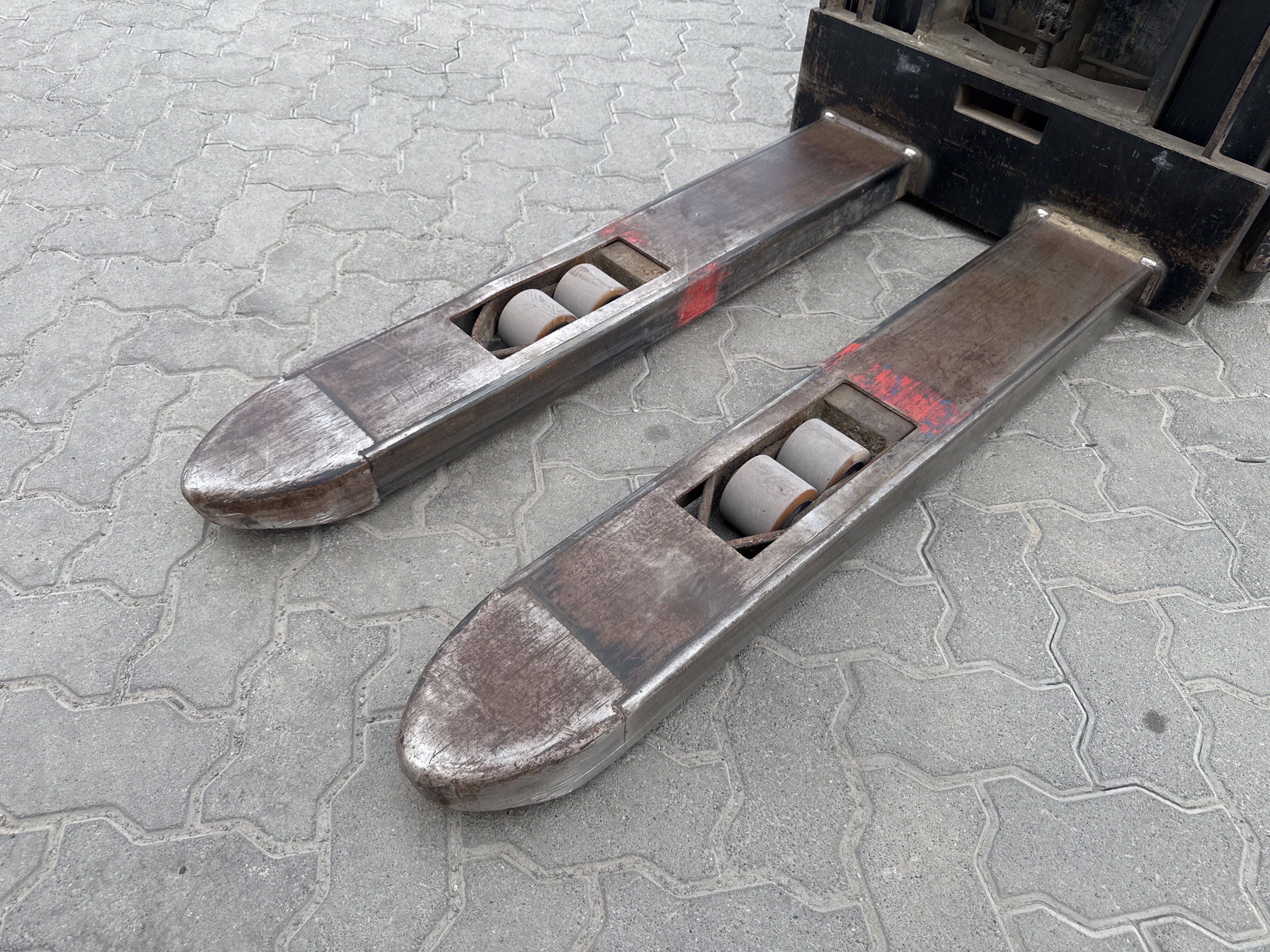 PSM-001-Toyota-Staxio-SWE160-Pallet-stackers-inspection-Chassis-Forks-1