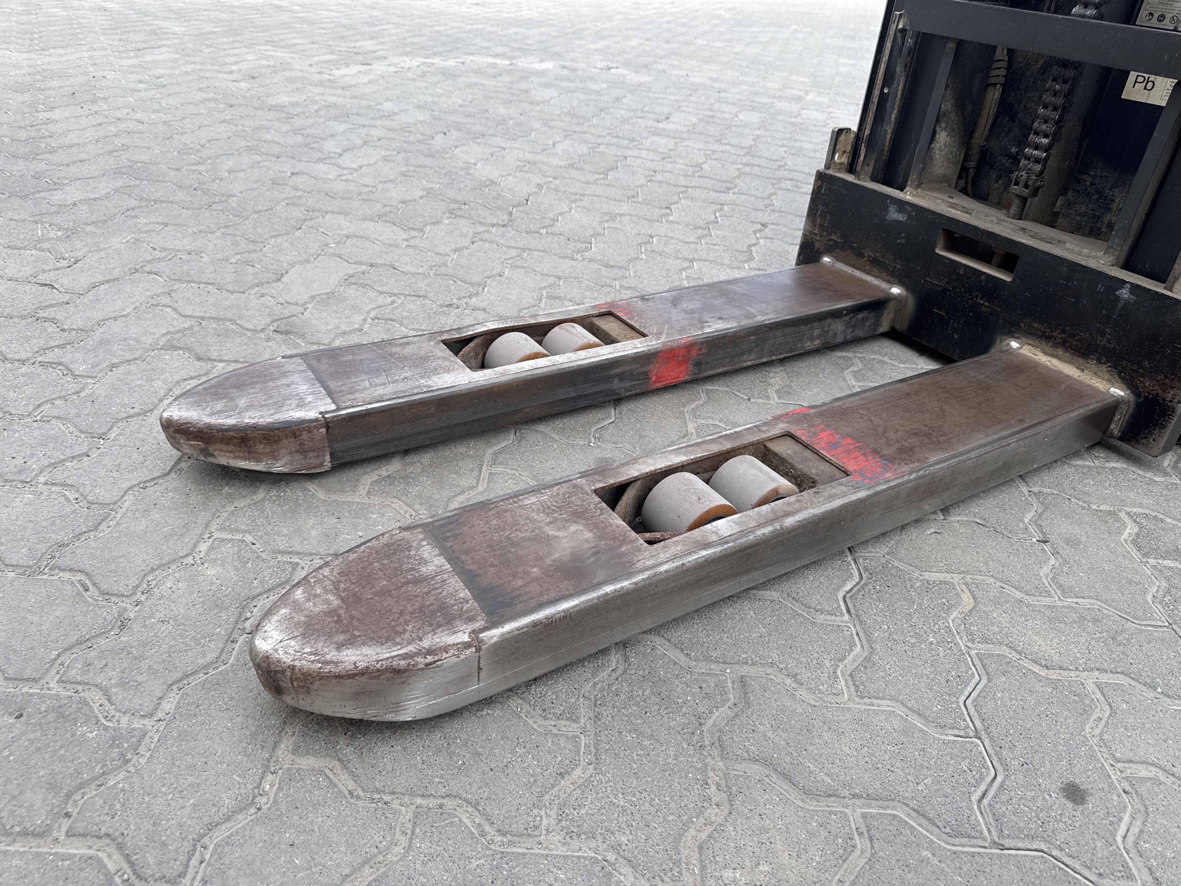 PSM-001-Toyota-Staxio-SWE160-Pallet-stackers-inspection-Chassis-Forks-1