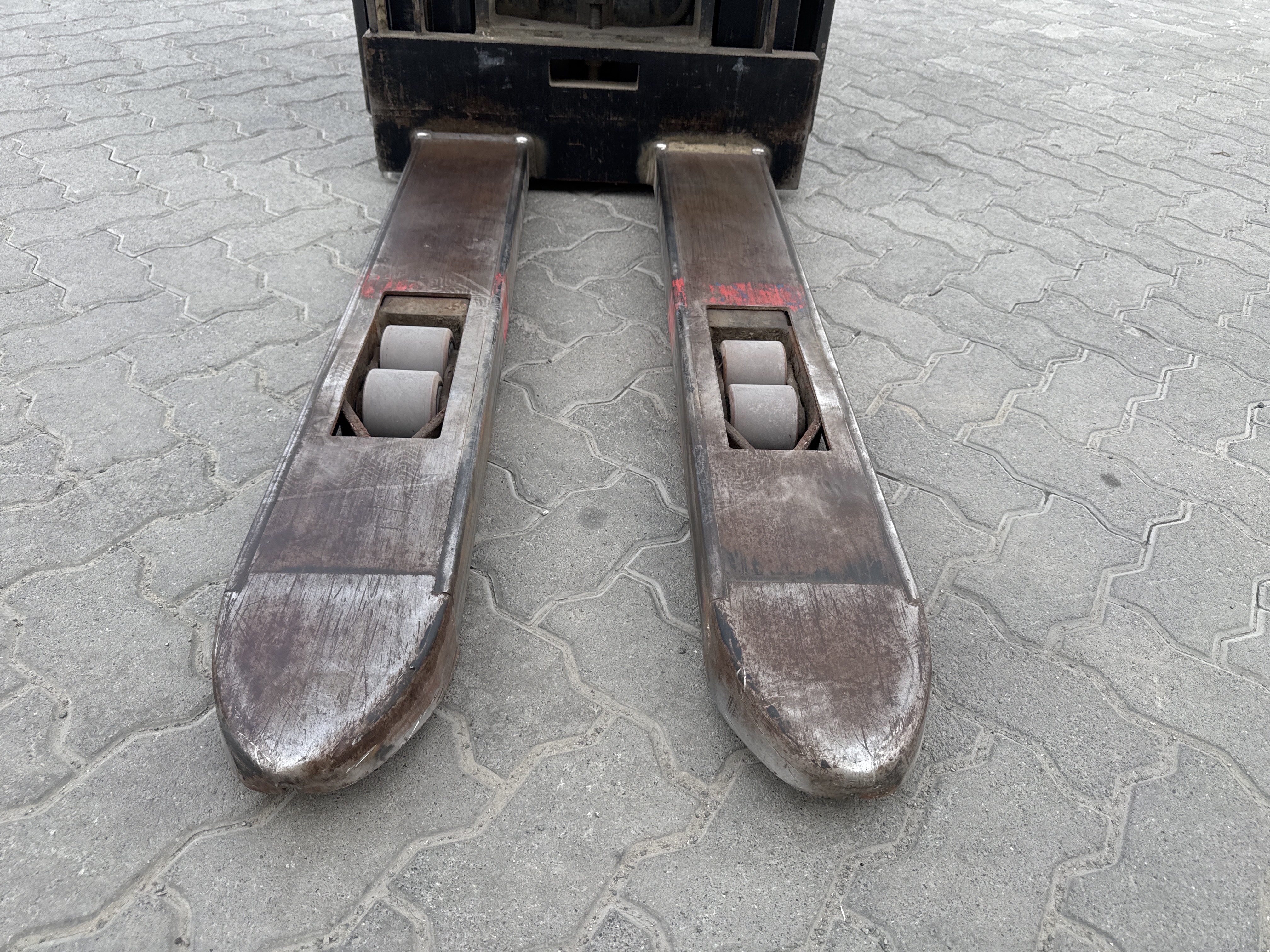 PSM-001-Toyota-Staxio-SWE160-Pallet-stackers-inspection-Chassis-Forks-1