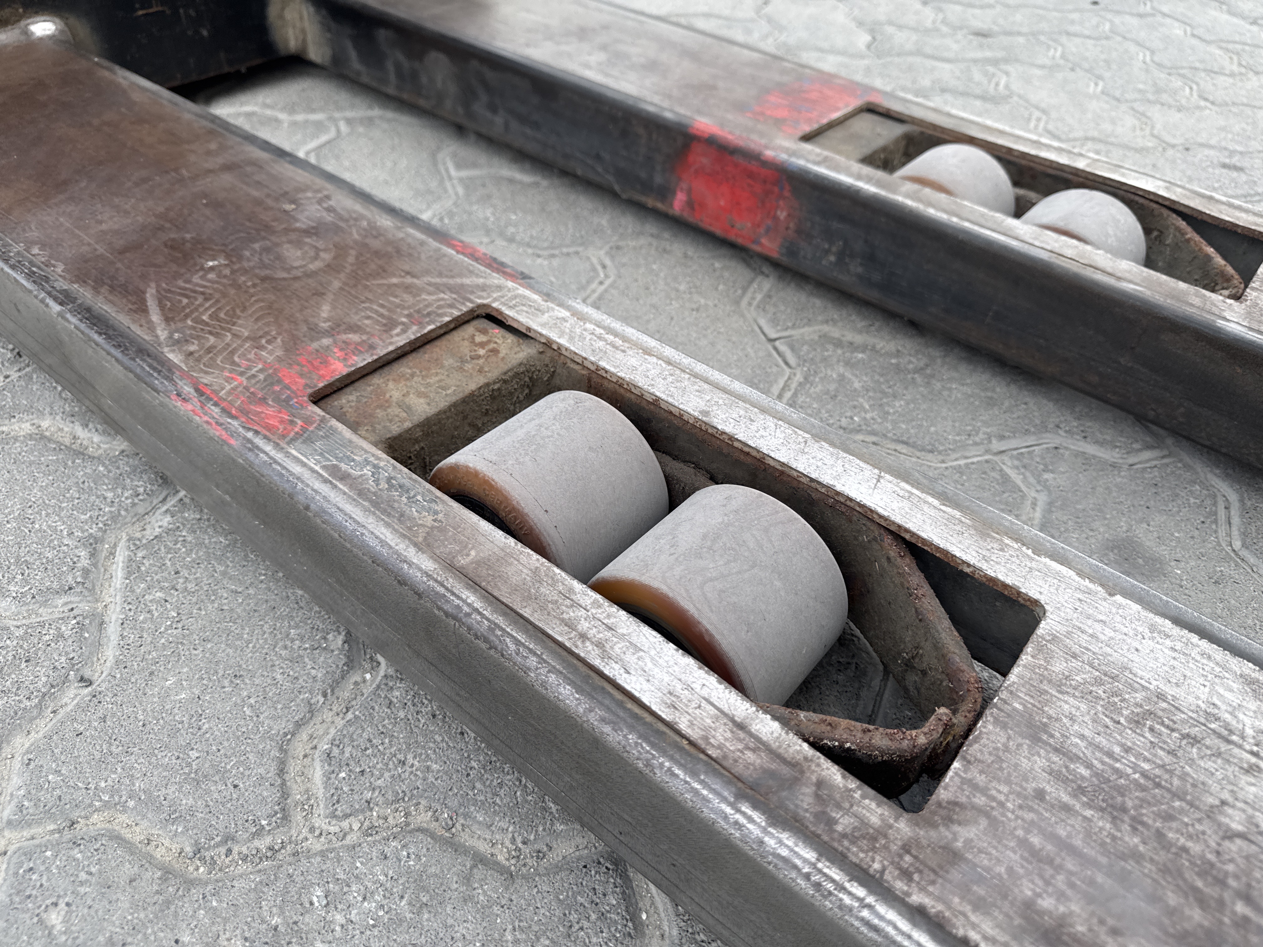 PSM-001-Toyota-Staxio-SWE160-Pallet-stackers-inspection-Chassis-Tires-condition-1