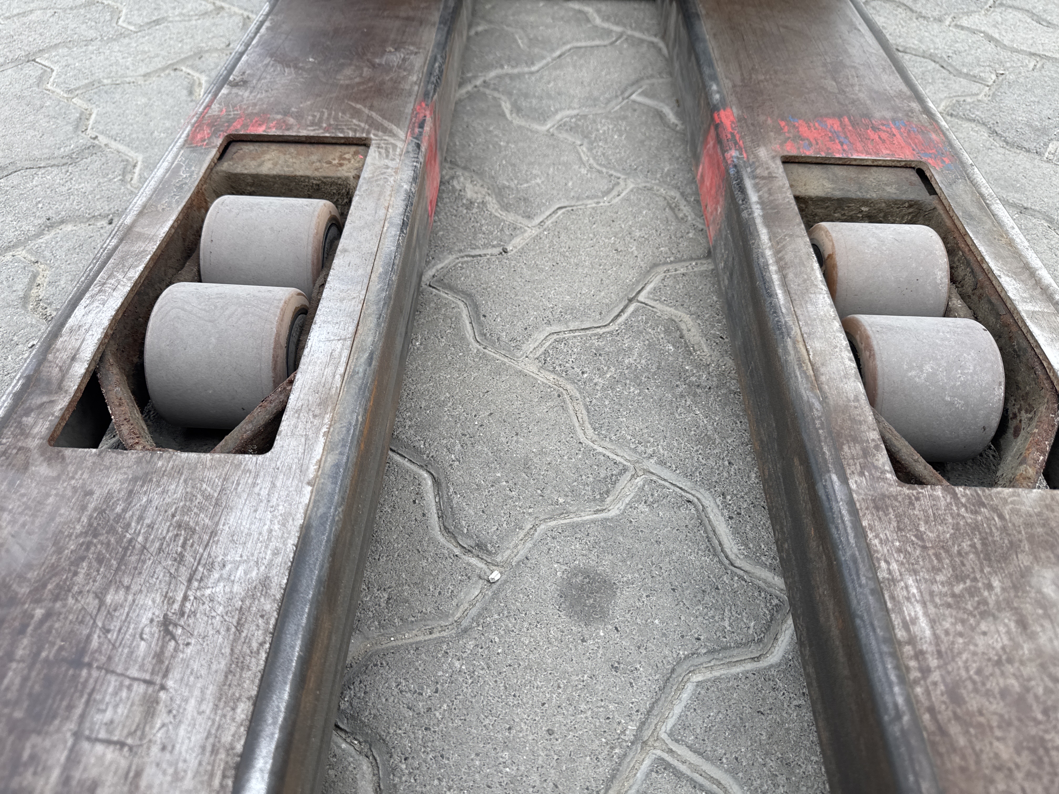 PSM-001-Toyota-Staxio-SWE160-Pallet-stackers-inspection-Chassis-Tires-condition-1