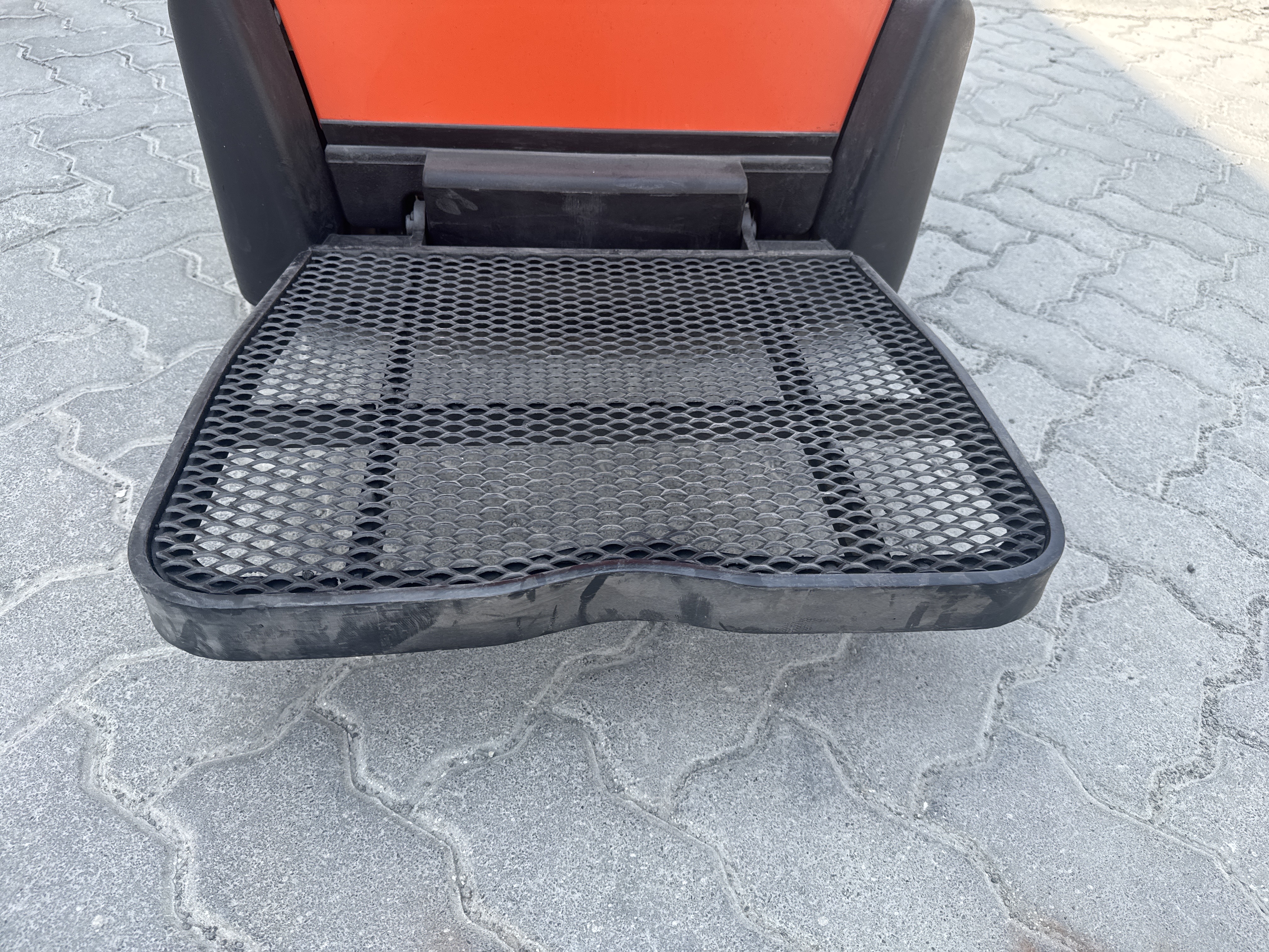 PTM-003-Toyota-Levio-LPE200-Pallet-trucks-inspection-Cabin-Platform-1