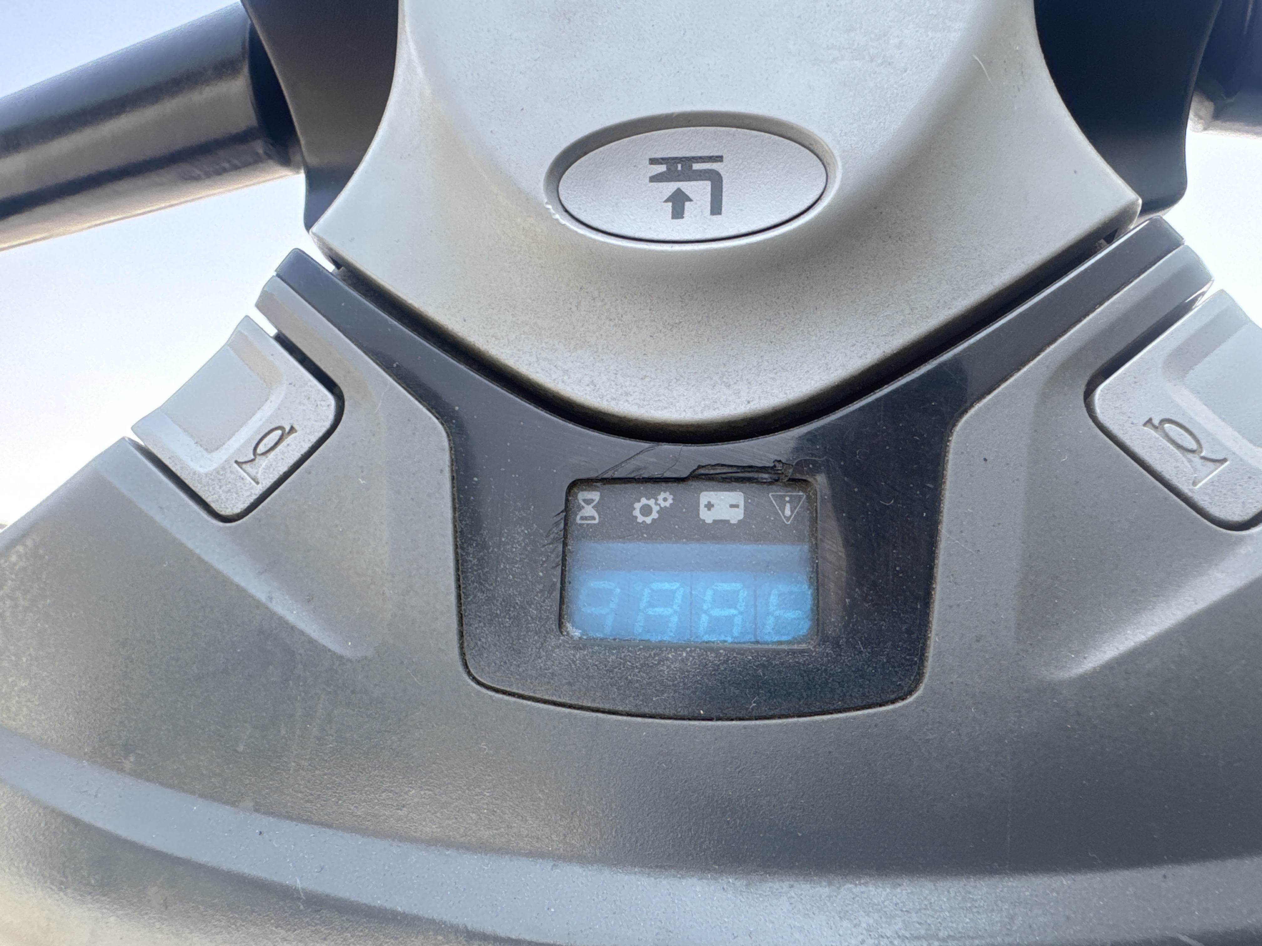 PTM-003-Toyota-Levio-LPE200-Pallet-trucks-inspection-Cabin-Instrument-cluster-1