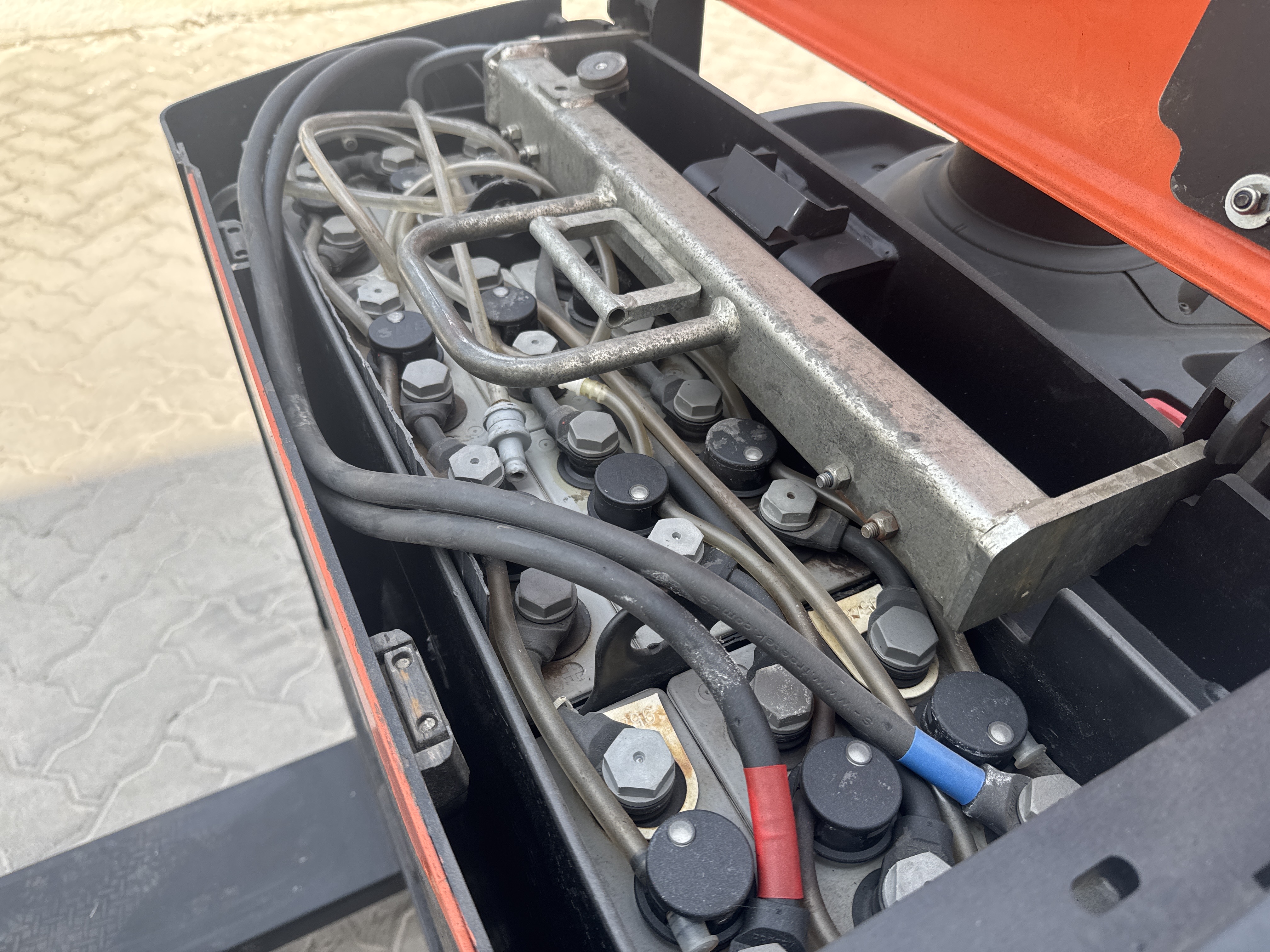 PTM-003-Toyota-Levio-LPE200-Pallet-trucks-inspection-Electronics-Battery-1