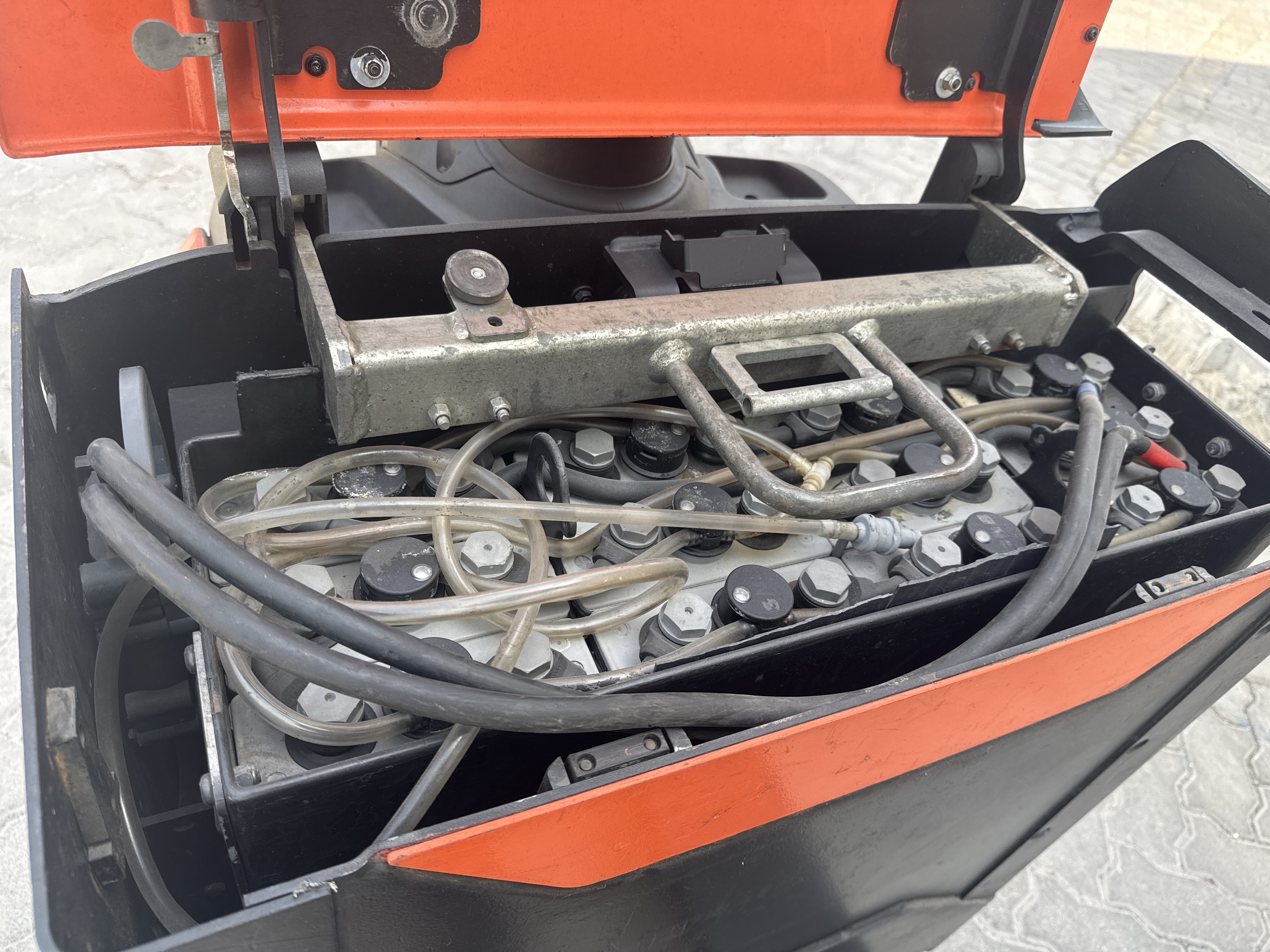 PTM-003-Toyota-Levio-LPE200-Pallet-trucks-inspection-Electronics-Battery-1