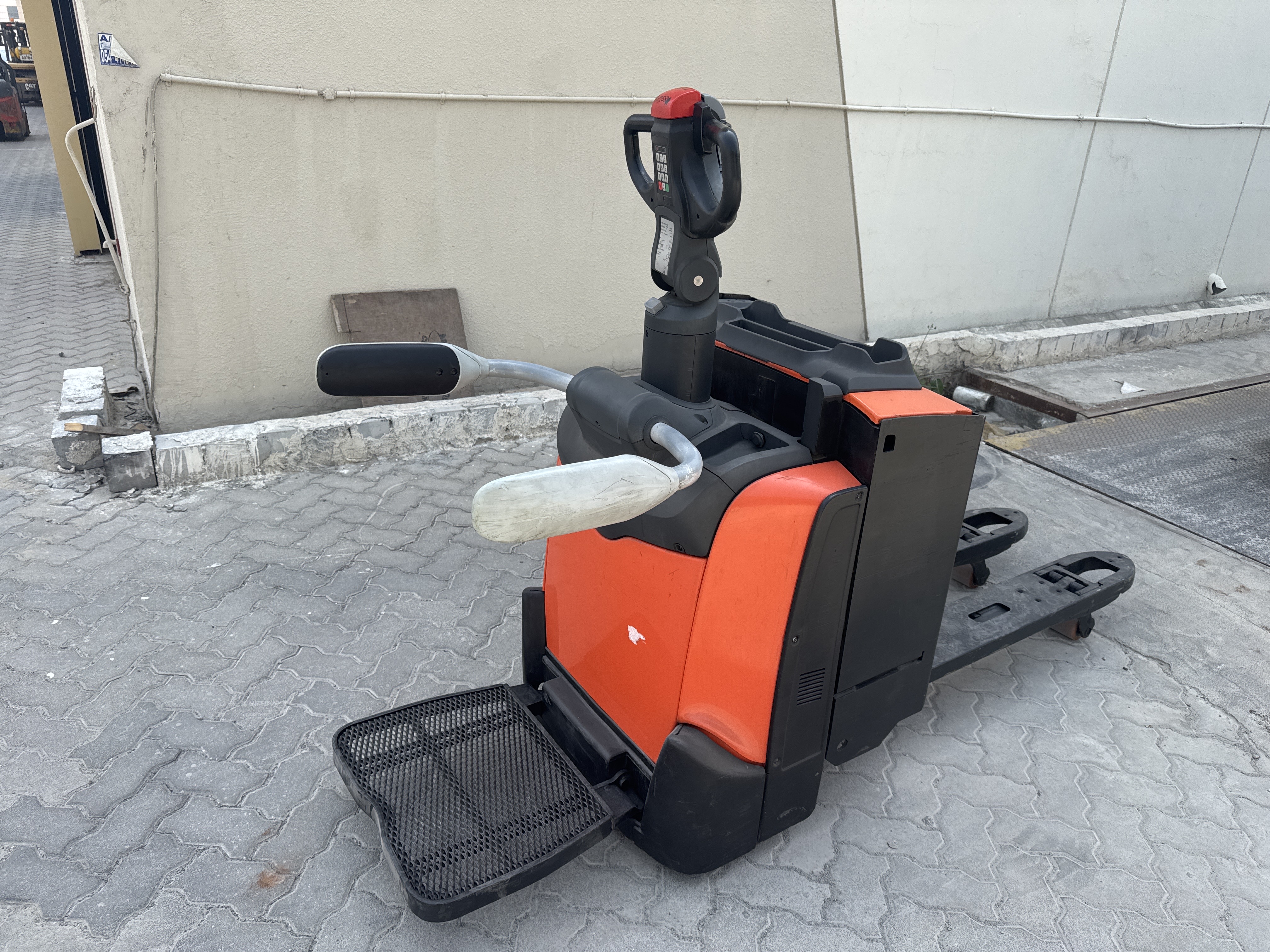 PTM-003-Toyota-Levio-LPE200-Pallet-trucks-inspection-Structure-Paint-1