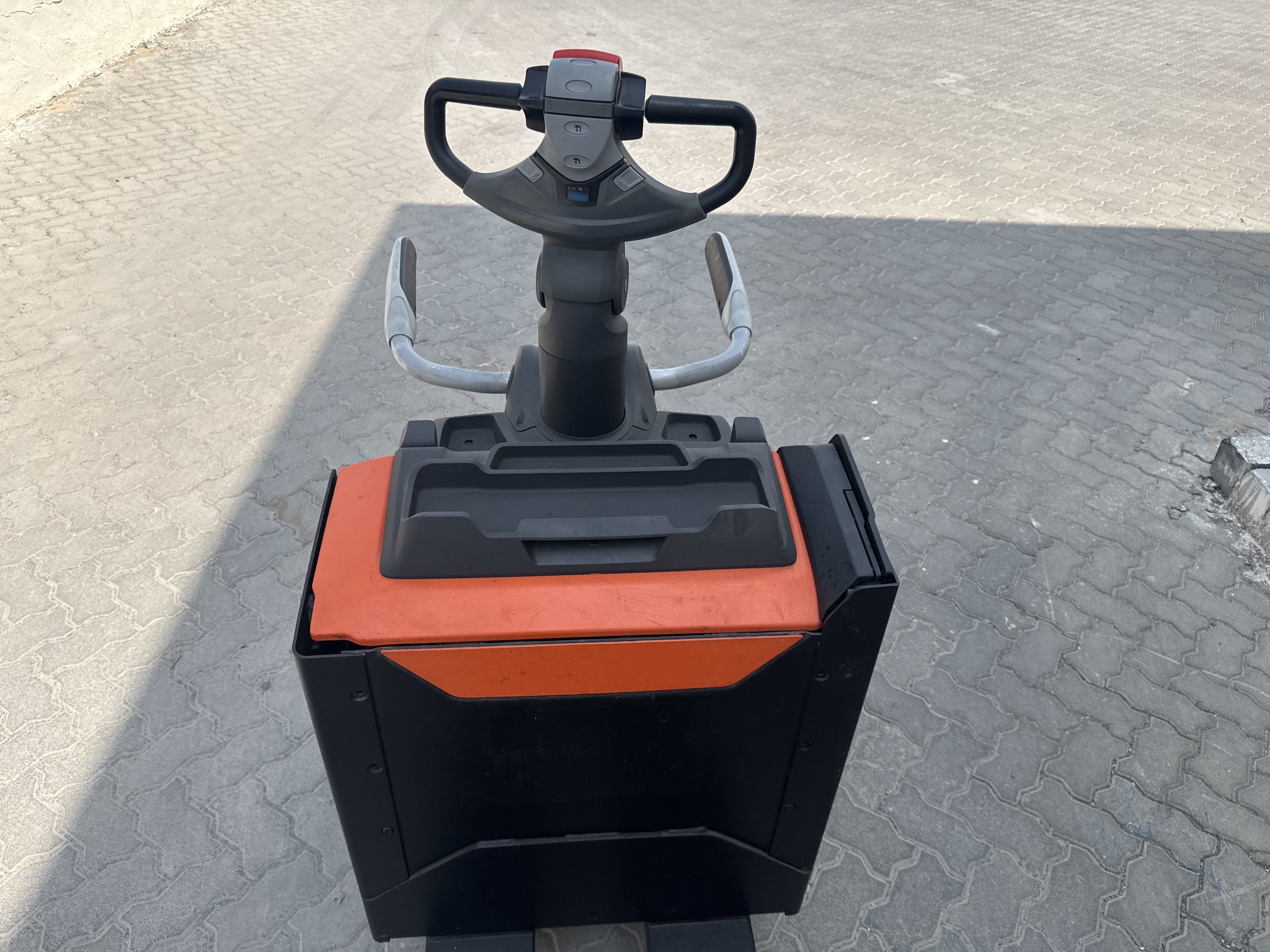PTM-003-Toyota-Levio-LPE200-Pallet-trucks-inspection-Structure-Paint-1