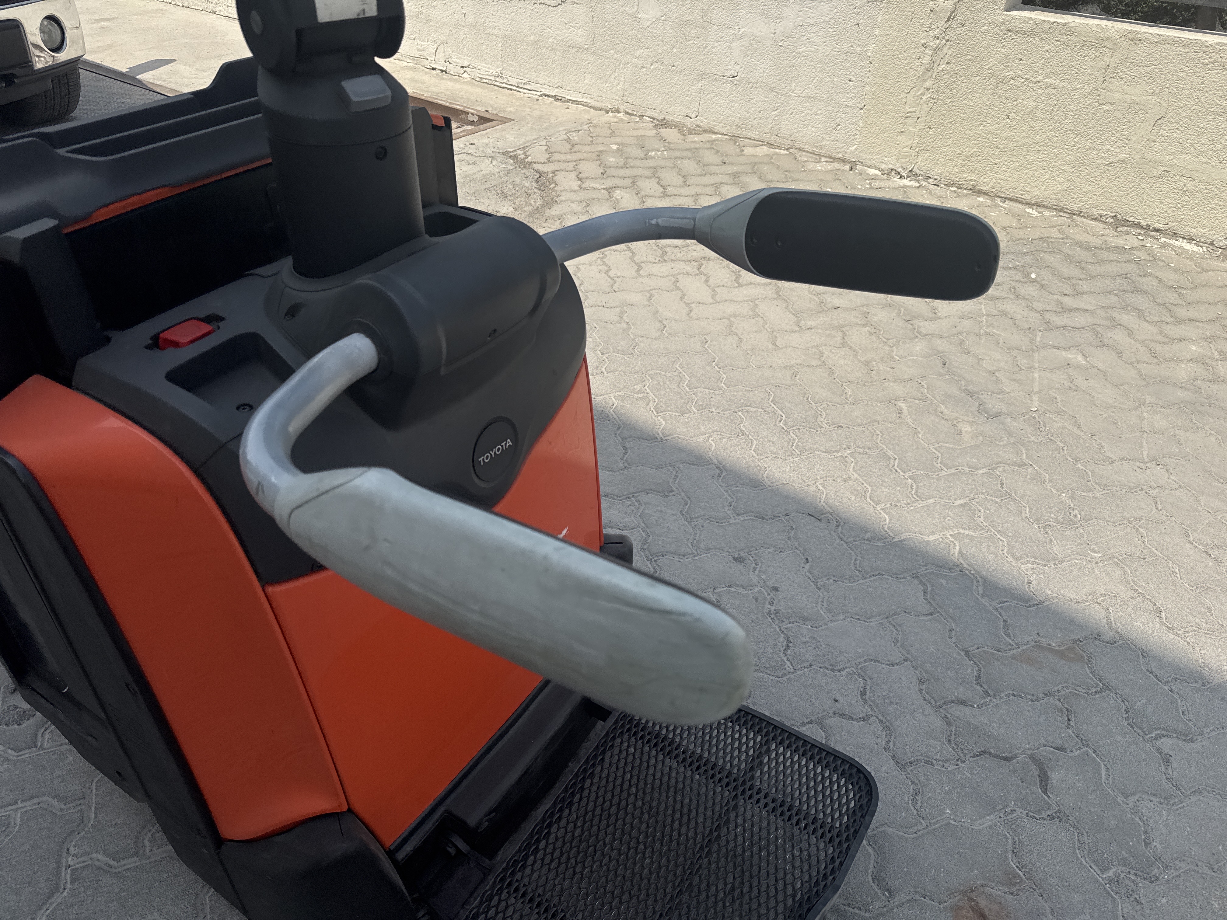 PTM-003-Toyota-Levio-LPE200-Pallet-trucks-inspection-Structure-Protective-frame-1