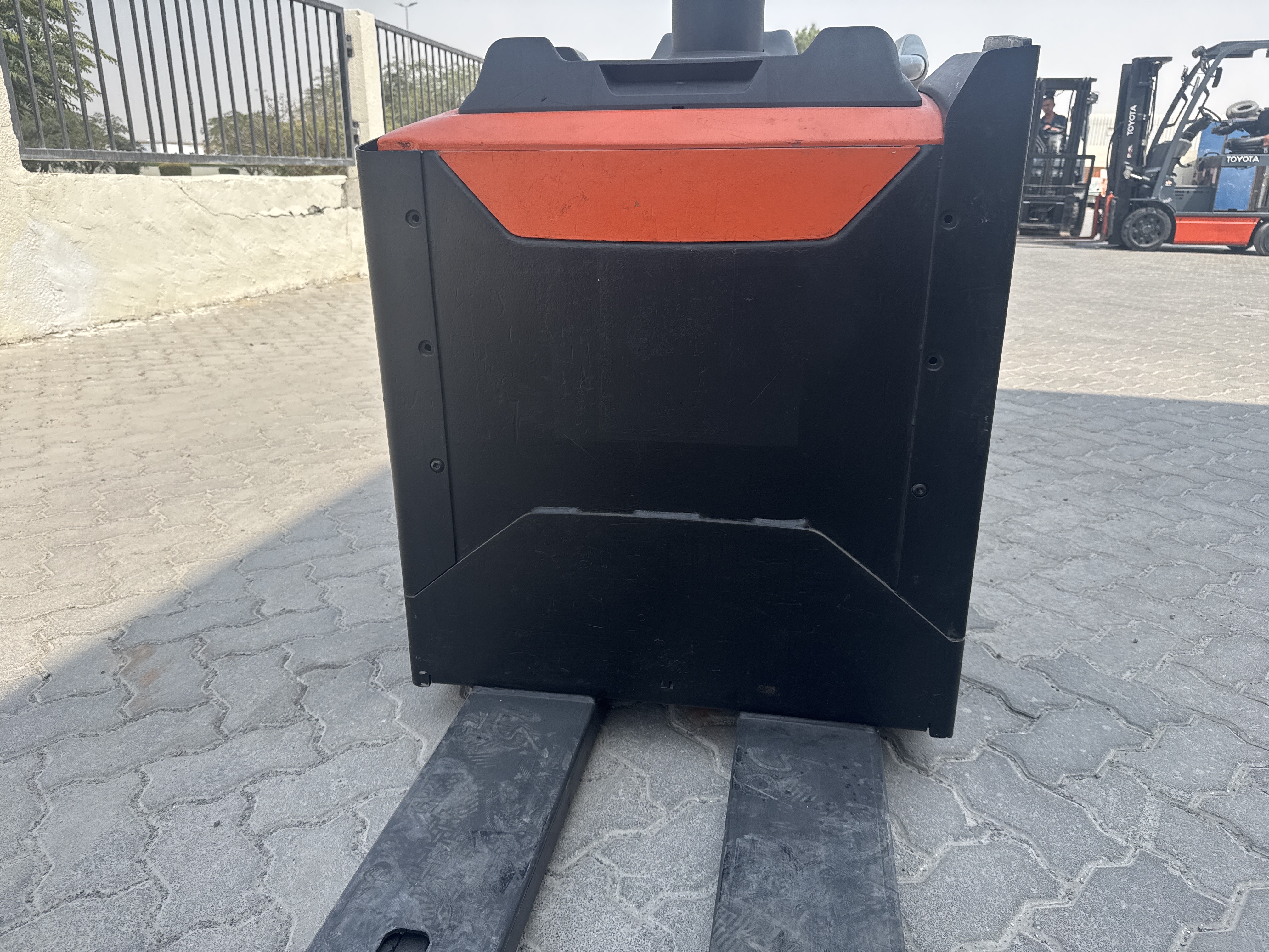 PTM-003-Toyota-Levio-LPE200-Pallet-trucks-inspection-Chassis-Carriage-1