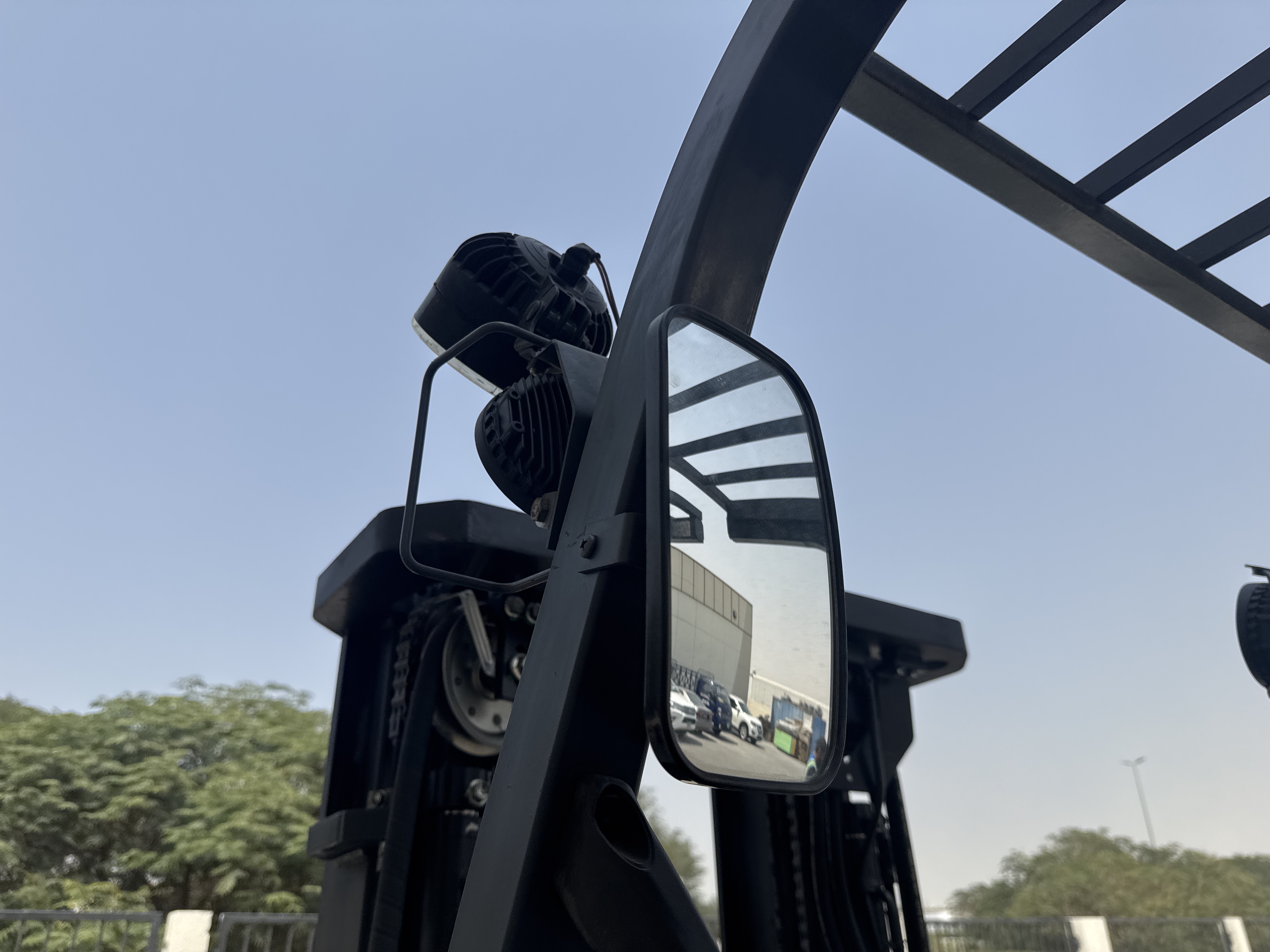 FLM-015-Toyota-8FBCU25-Forklifts-inspection-Cabin-Mirrors-1