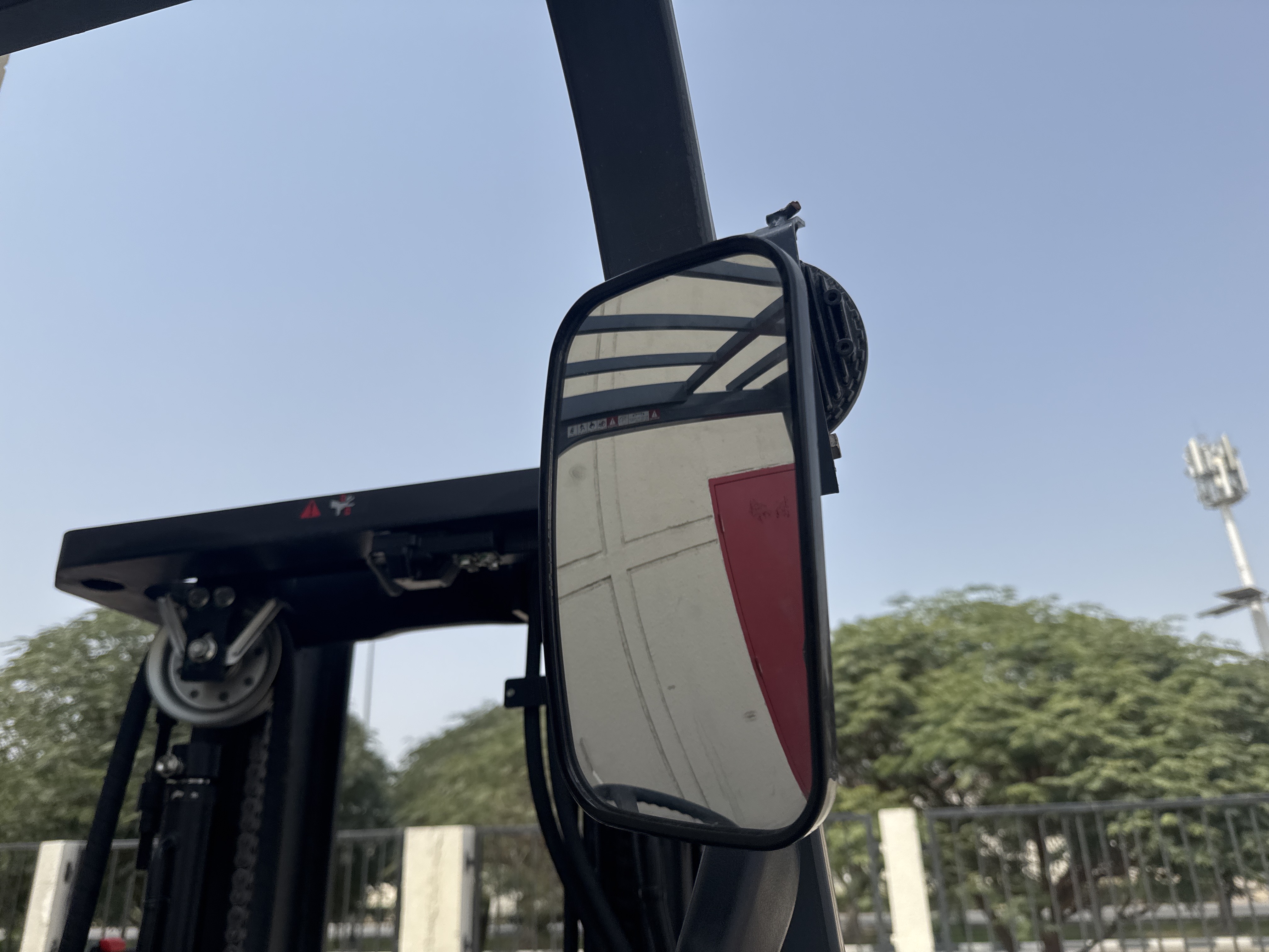 FLM-015-Toyota-8FBCU25-Forklifts-inspection-Cabin-Mirrors-1