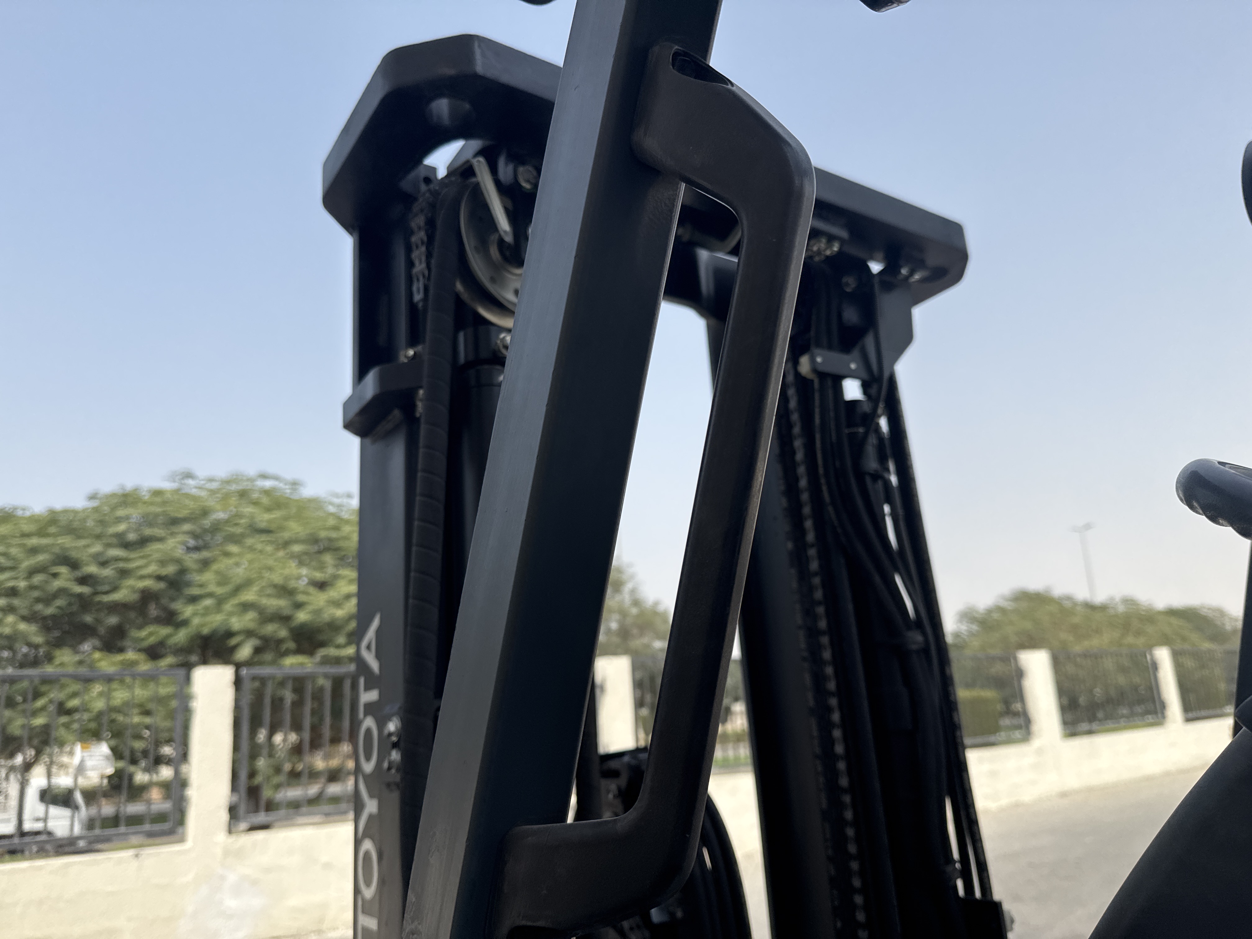 FLM-015-Toyota-8FBCU25-Forklifts-inspection-Structure-Handrails-1